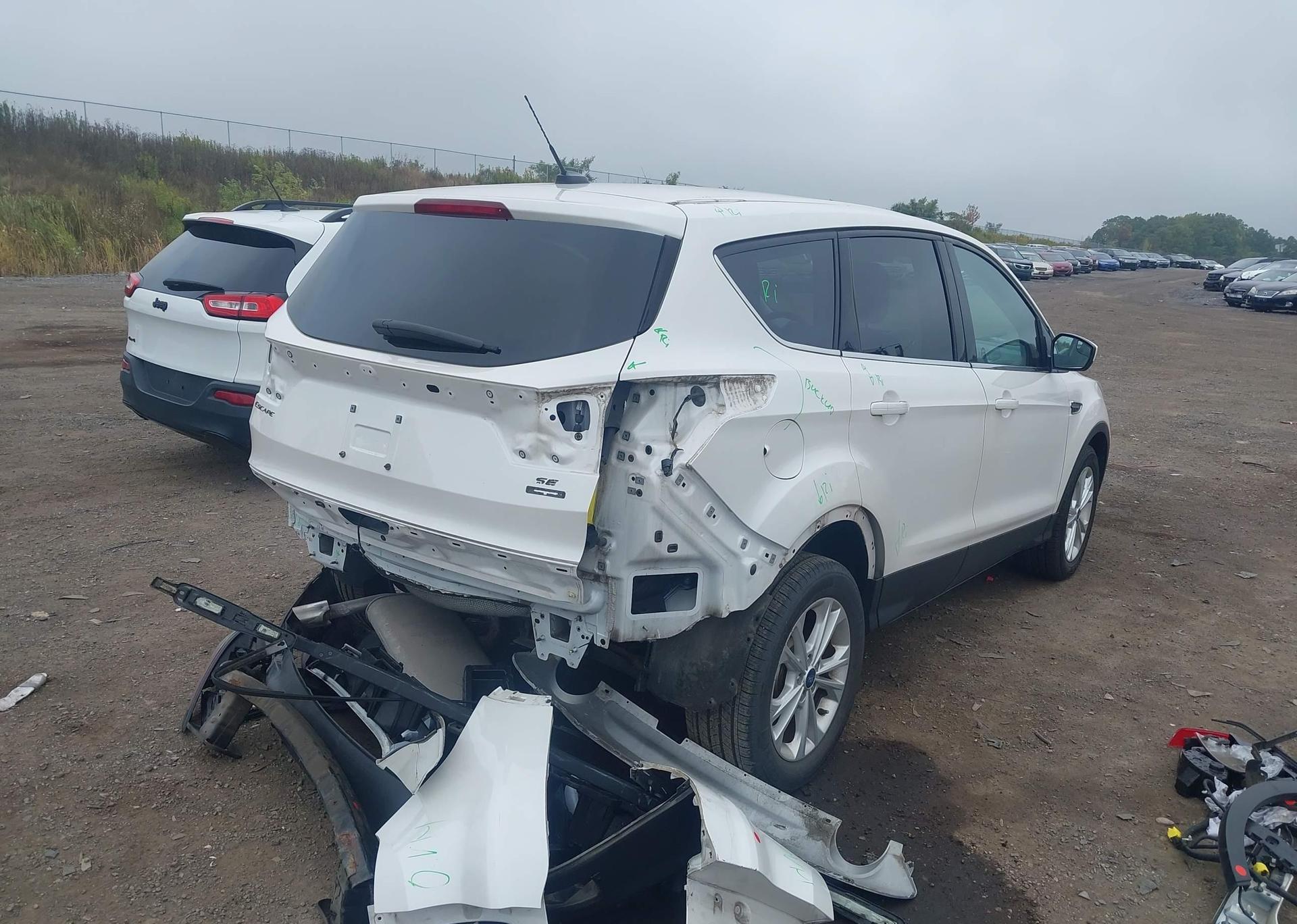 2017 FORD ESCAPE SE