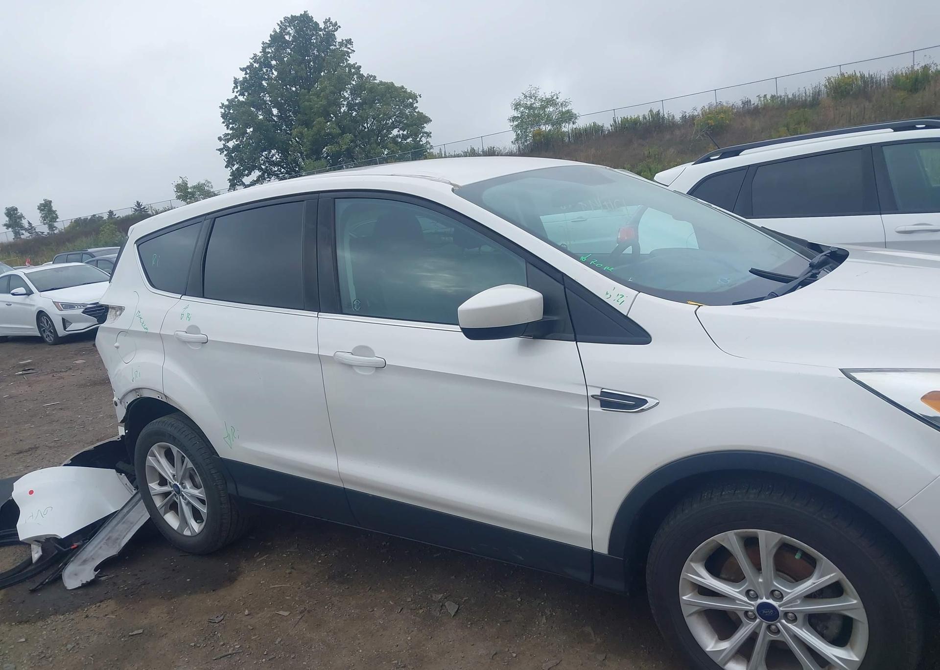 2017 FORD ESCAPE SE