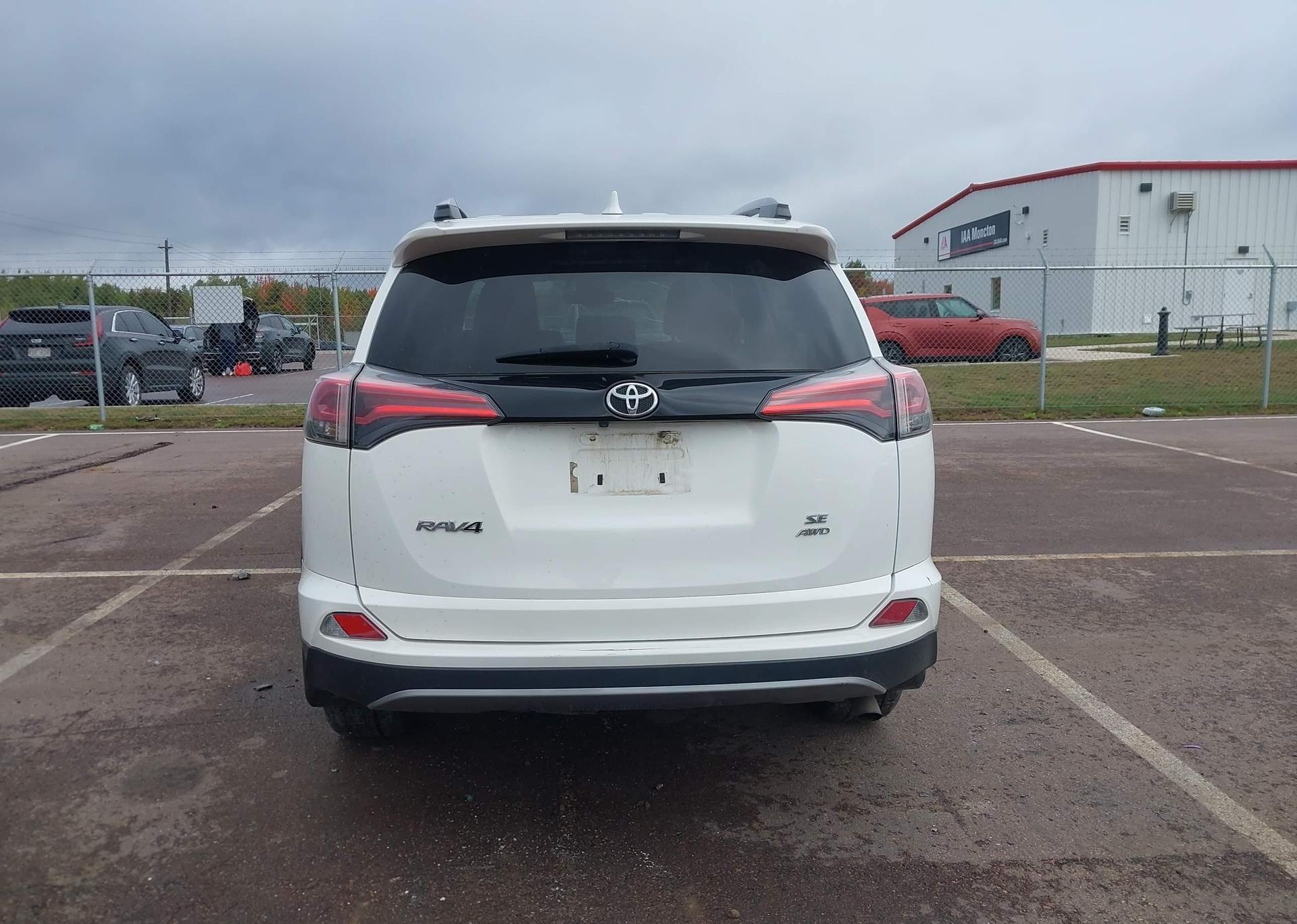 2018 TOYOTA RAV4 SE