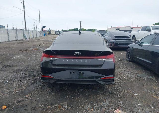 2022 HYUNDAI ELANTRA PREFERRED IVT WITH SUN AND TECH PACKAGE