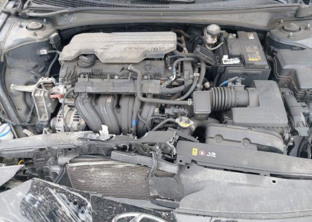 2022 HYUNDAI ELANTRA PREFERRED IVT WITH SUN AND TECH PACKAGE