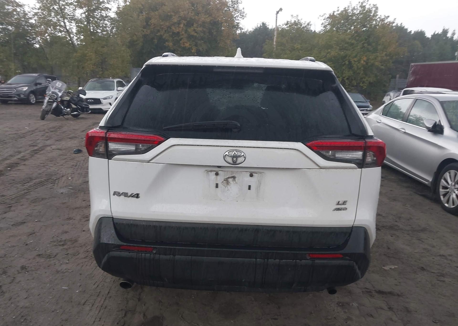 2020 TOYOTA RAV4 LE