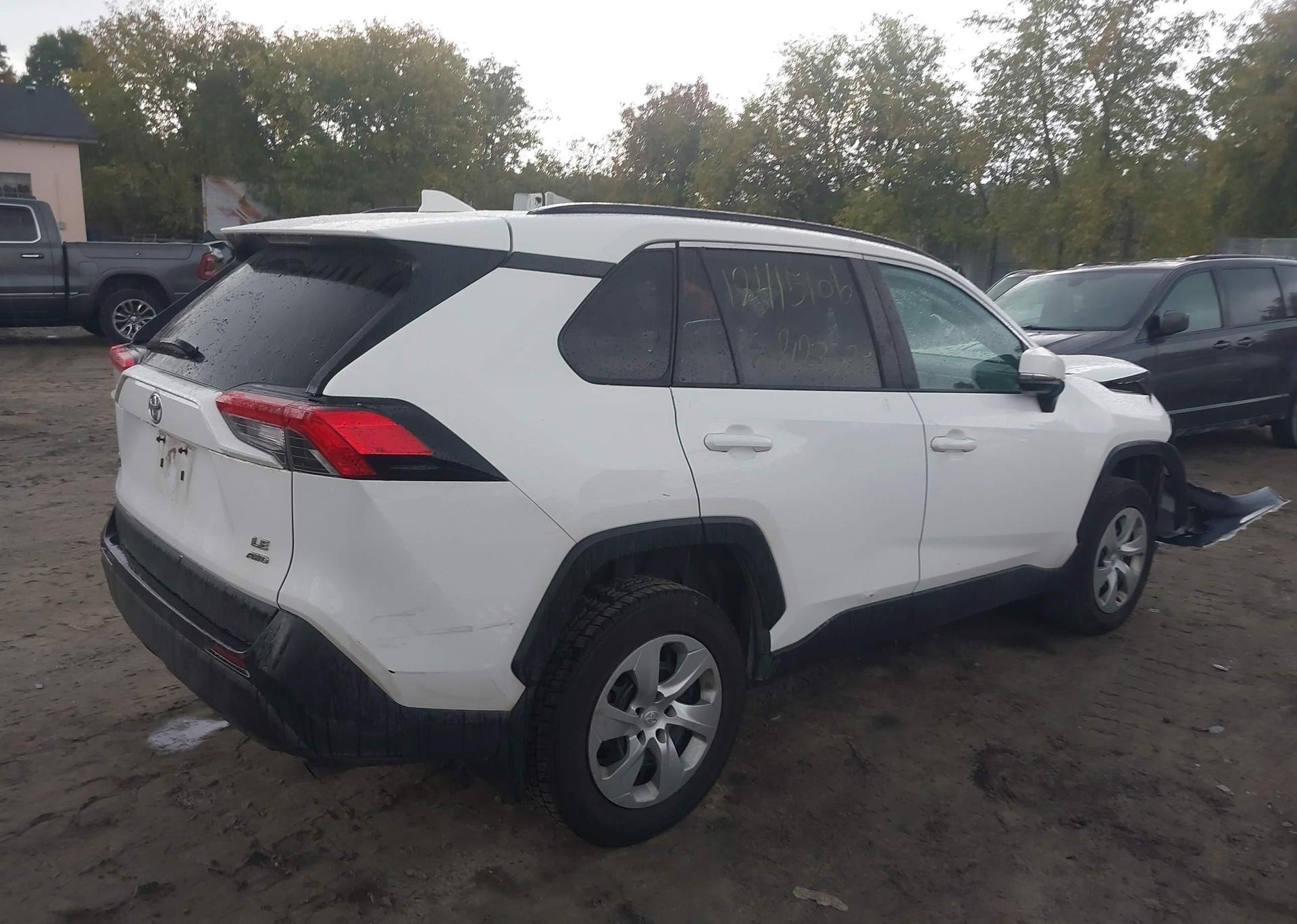 2020 TOYOTA RAV4 LE
