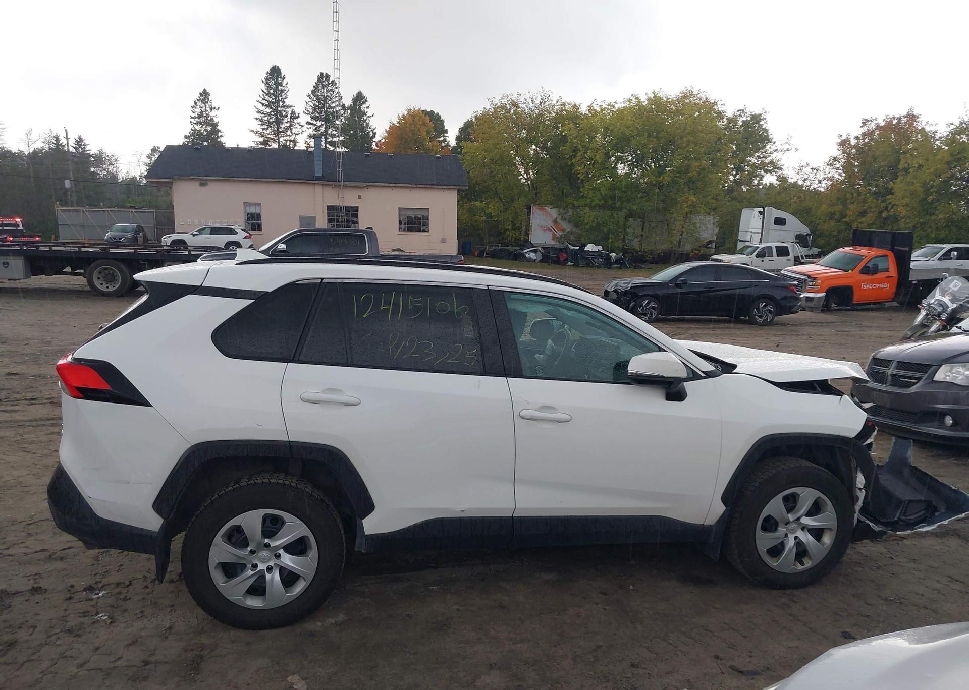 2020 TOYOTA RAV4 LE