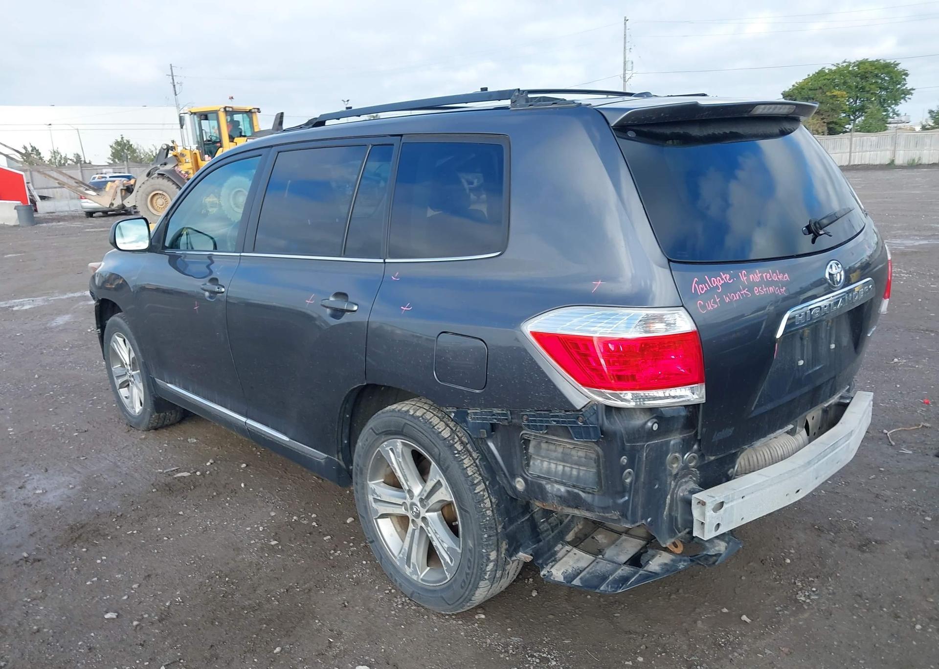 2011 TOYOTA HIGHLANDER SE