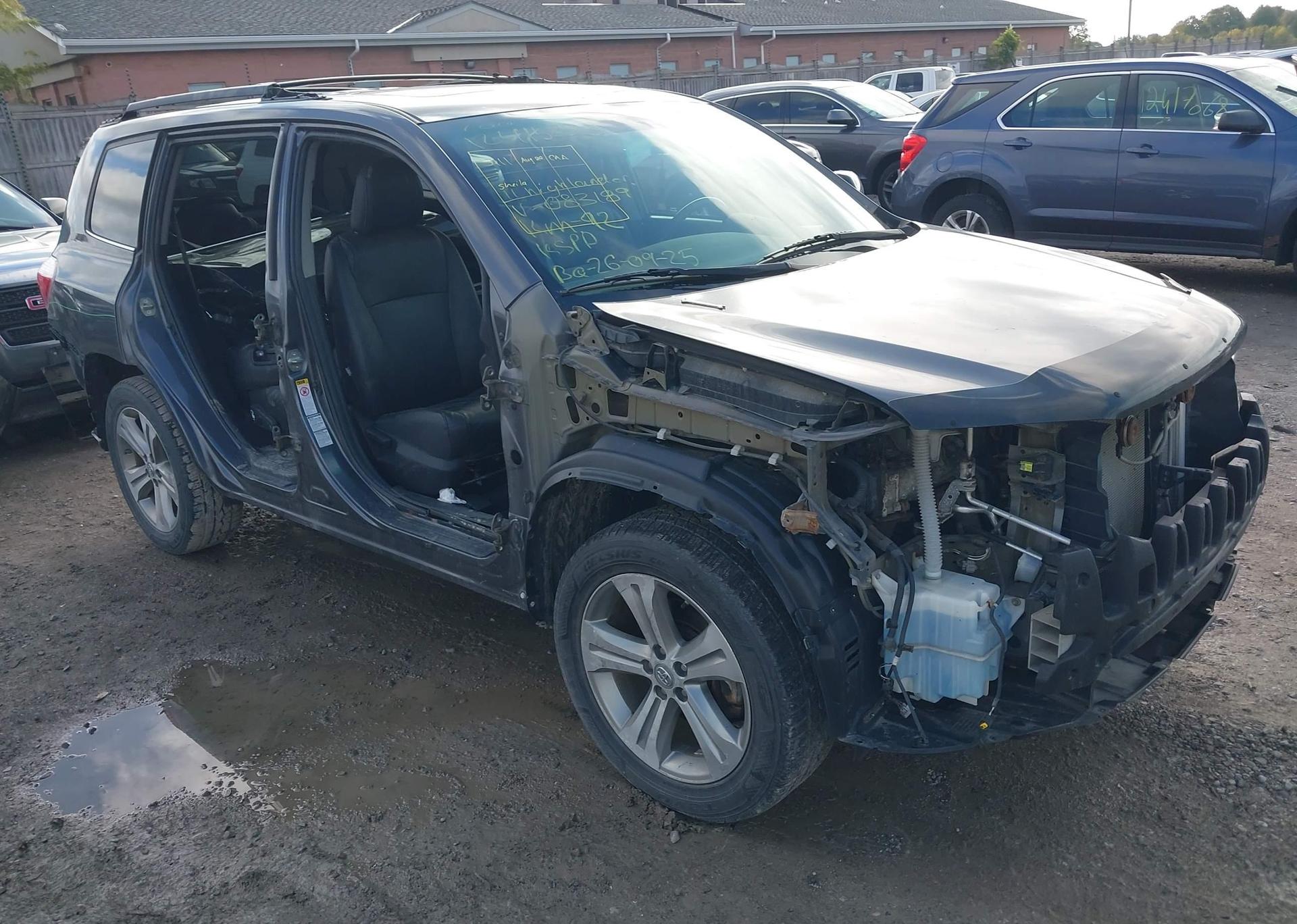 2011 TOYOTA HIGHLANDER SE