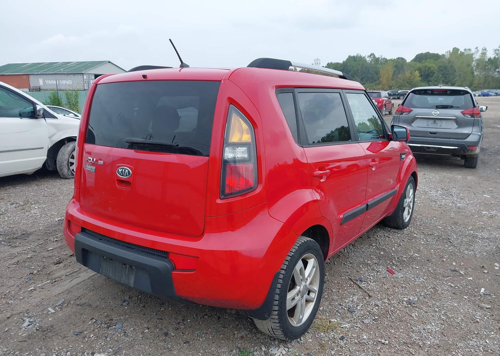 2011 KIA SOUL +