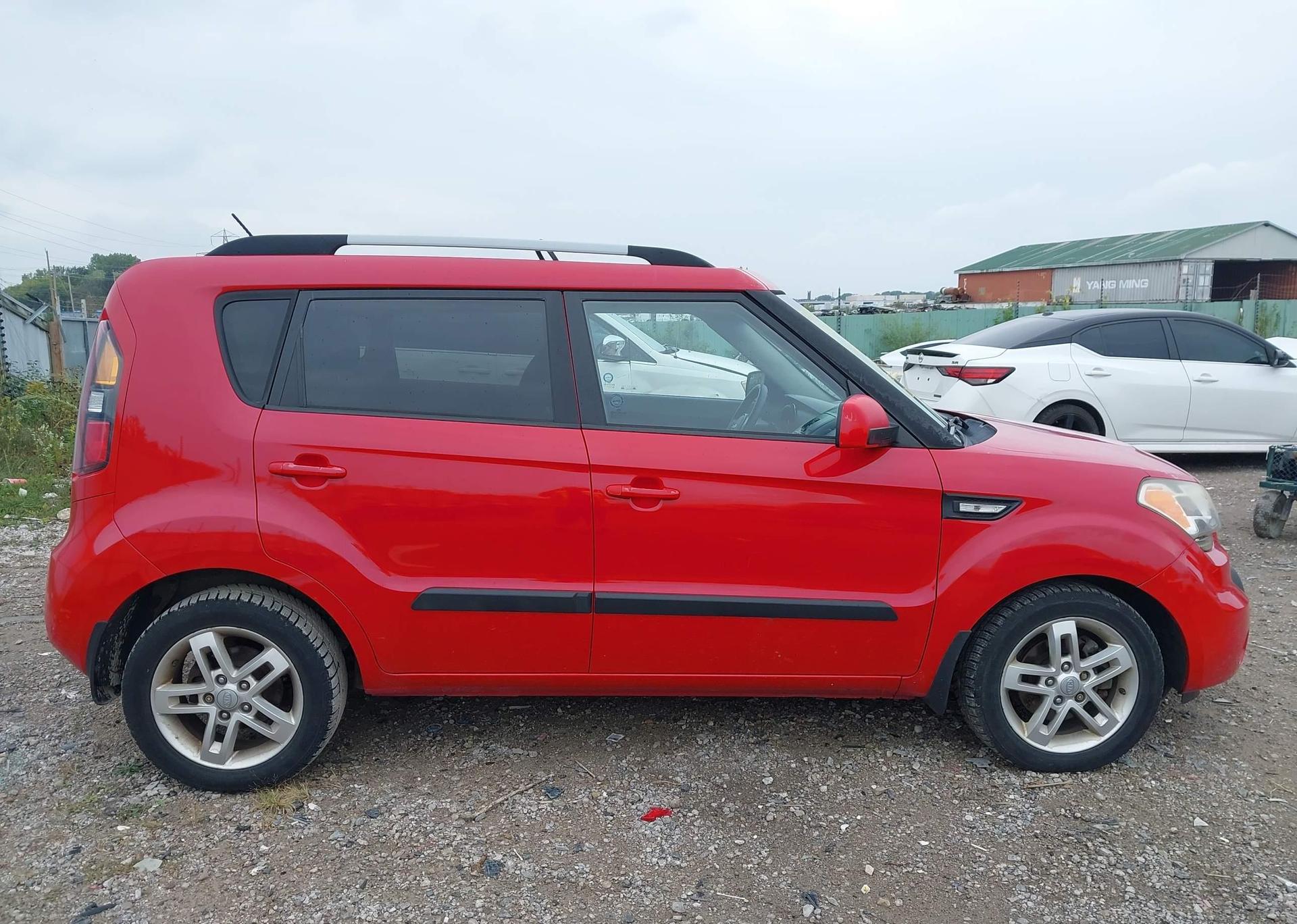 2011 KIA SOUL +