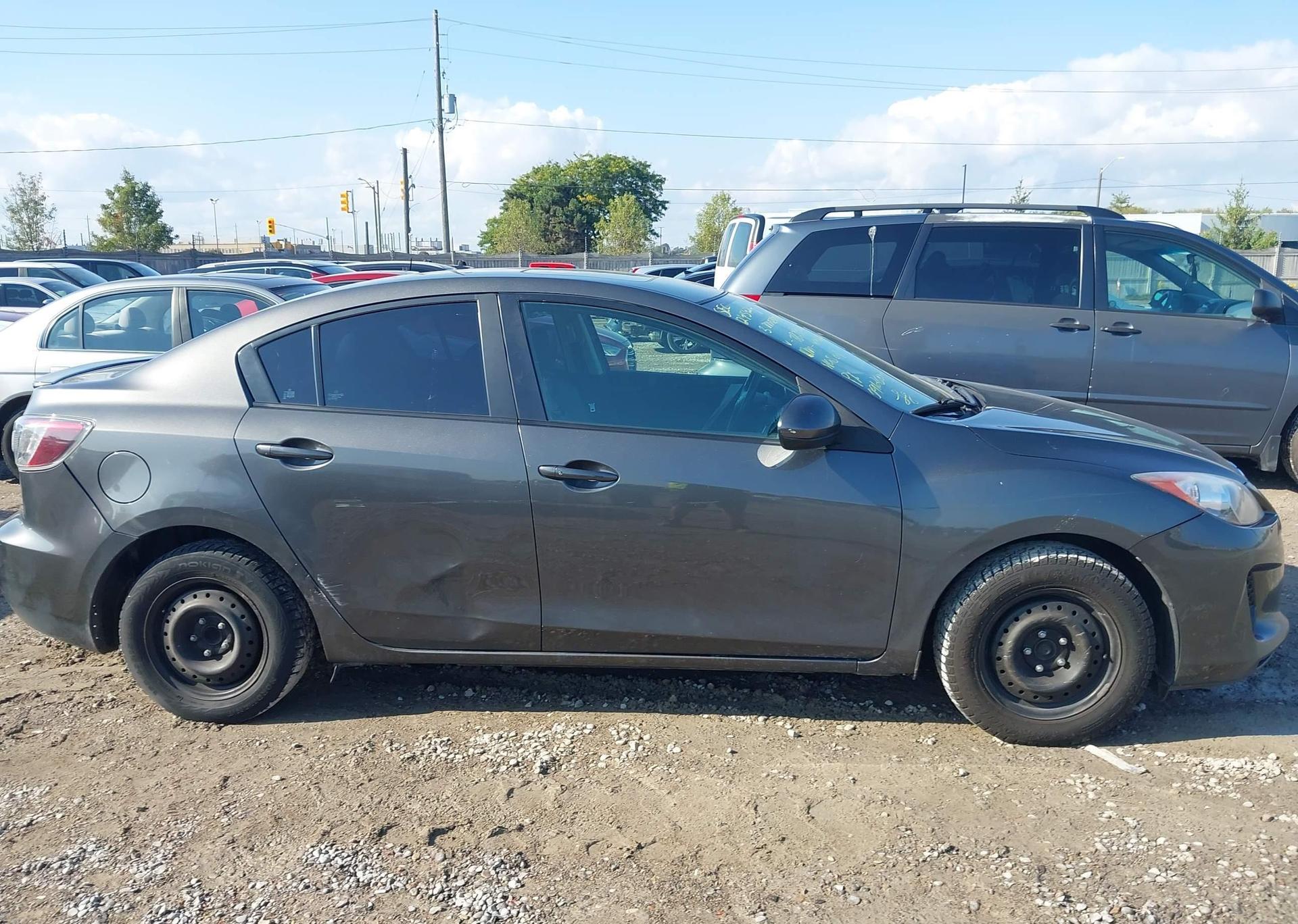 2013 MAZDA MAZDA3 GS-SKY