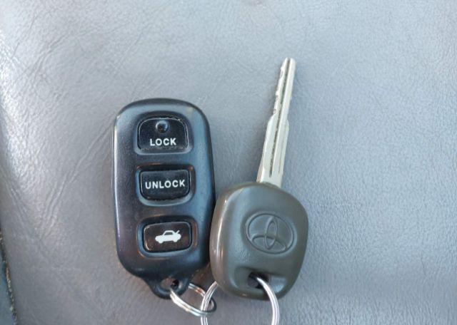 2003 TOYOTA CAMRY LE V6