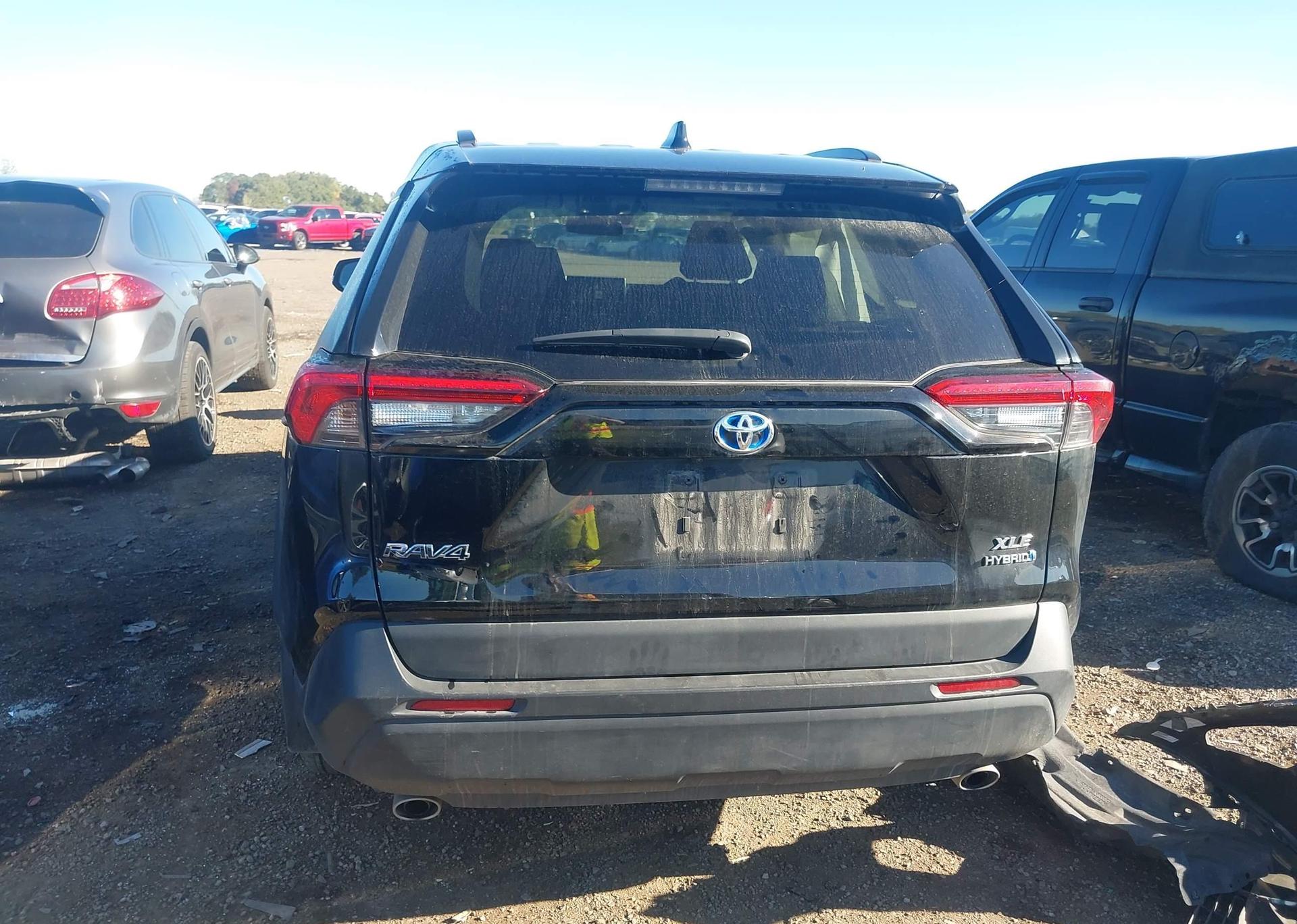2023 TOYOTA RAV4 HYBRID XLE