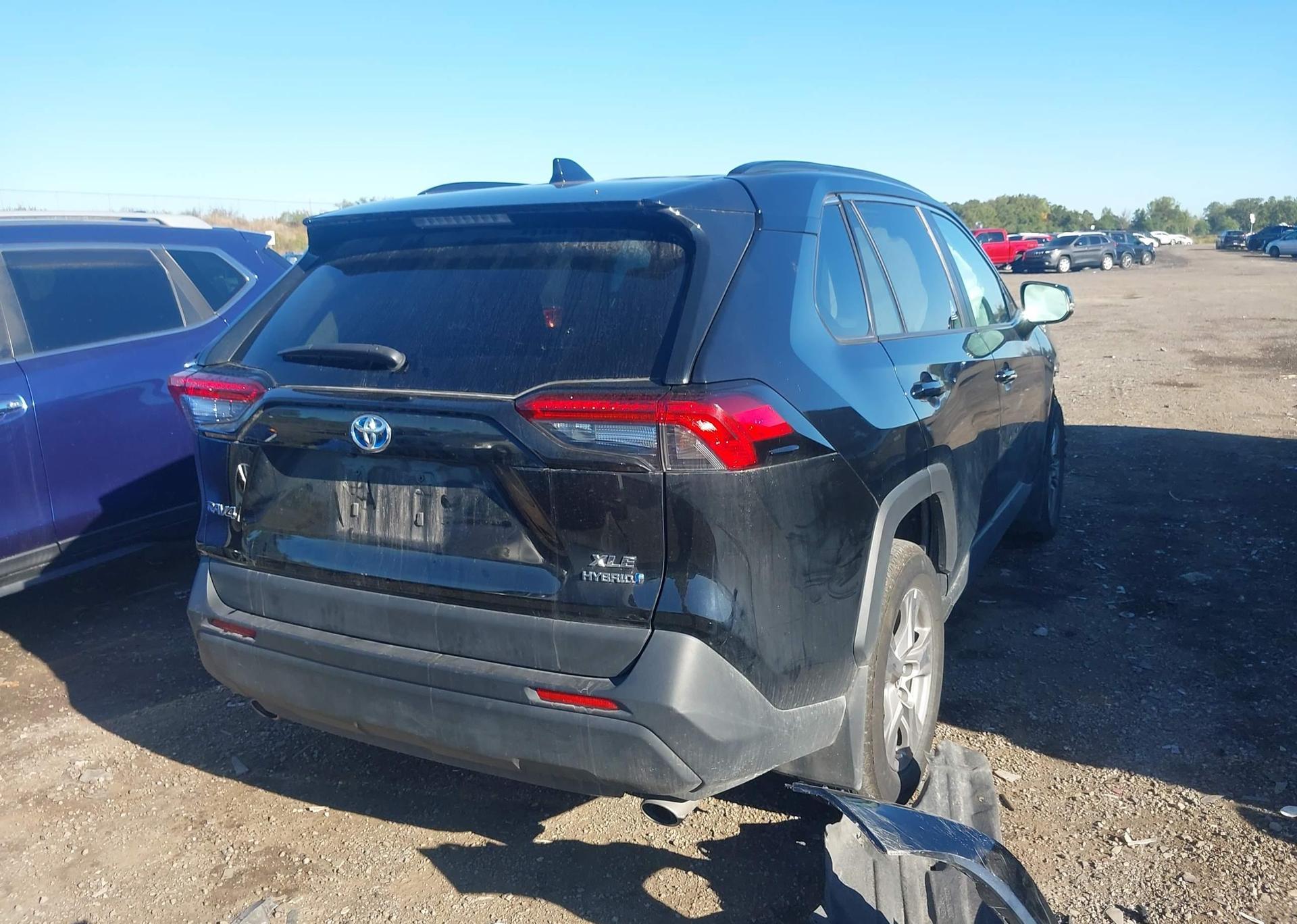 2023 TOYOTA RAV4 HYBRID XLE