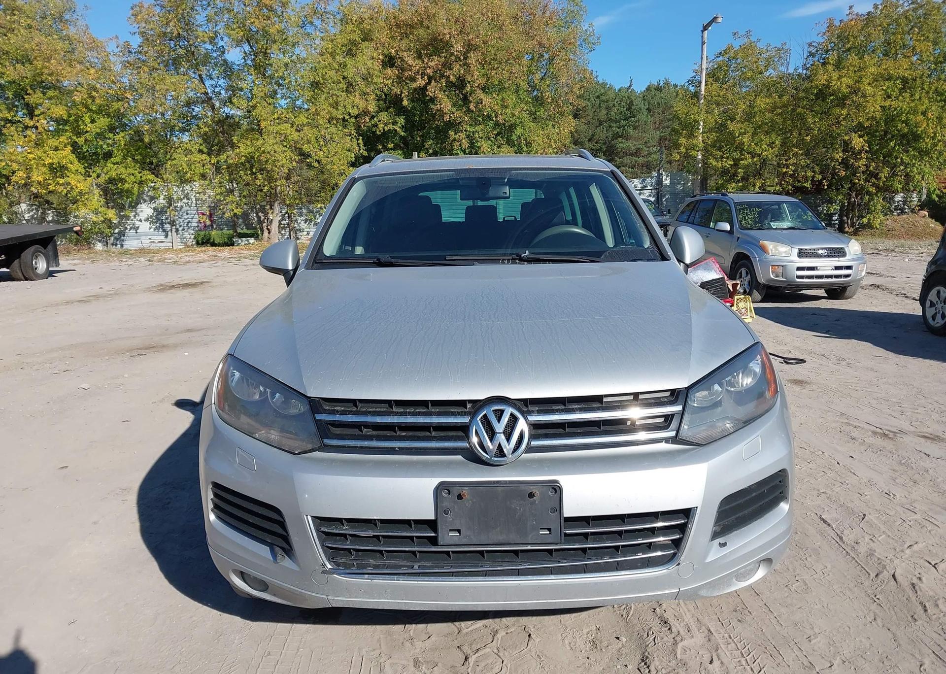 2013 VOLKSWAGEN TOUAREG