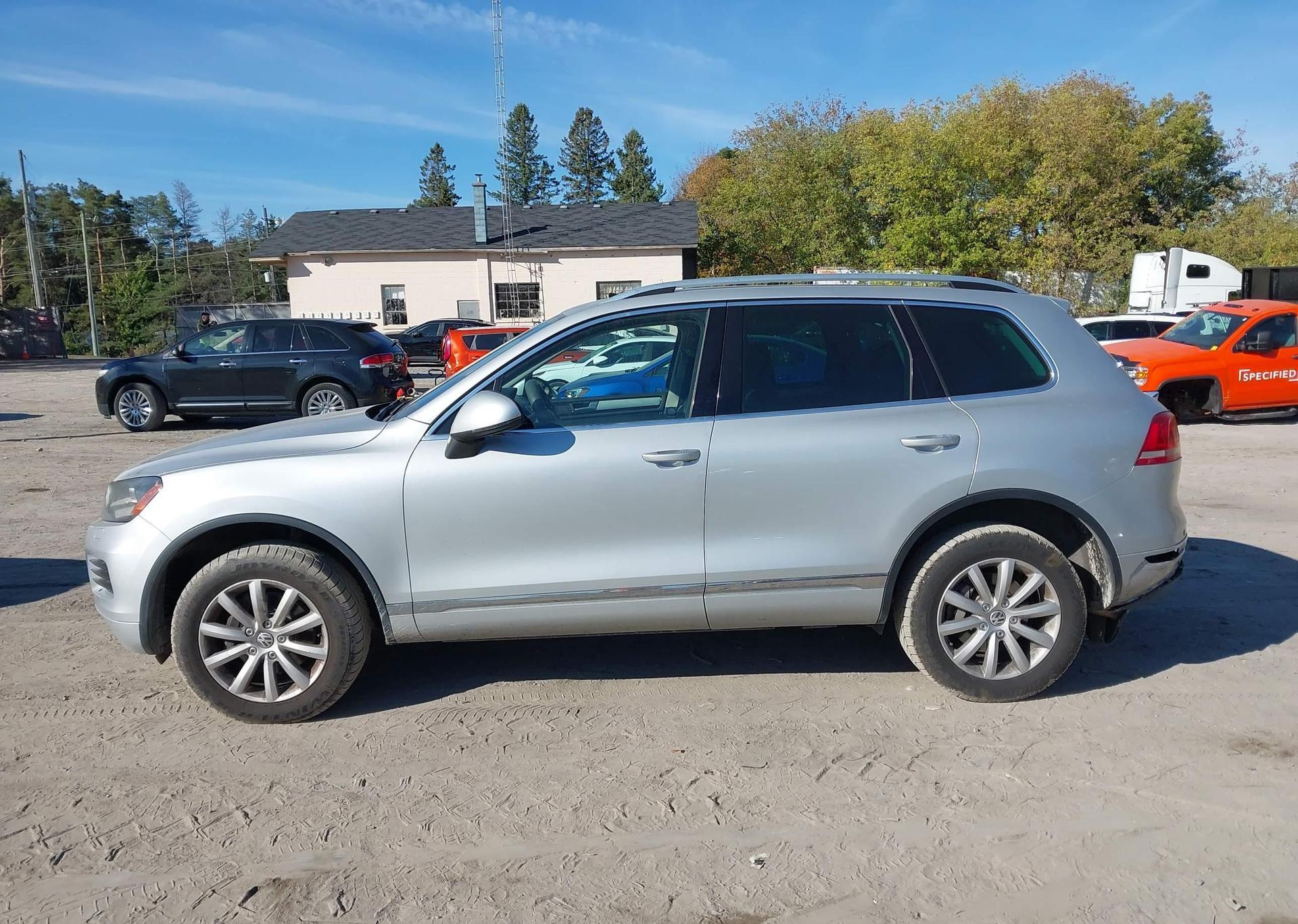 2013 VOLKSWAGEN TOUAREG