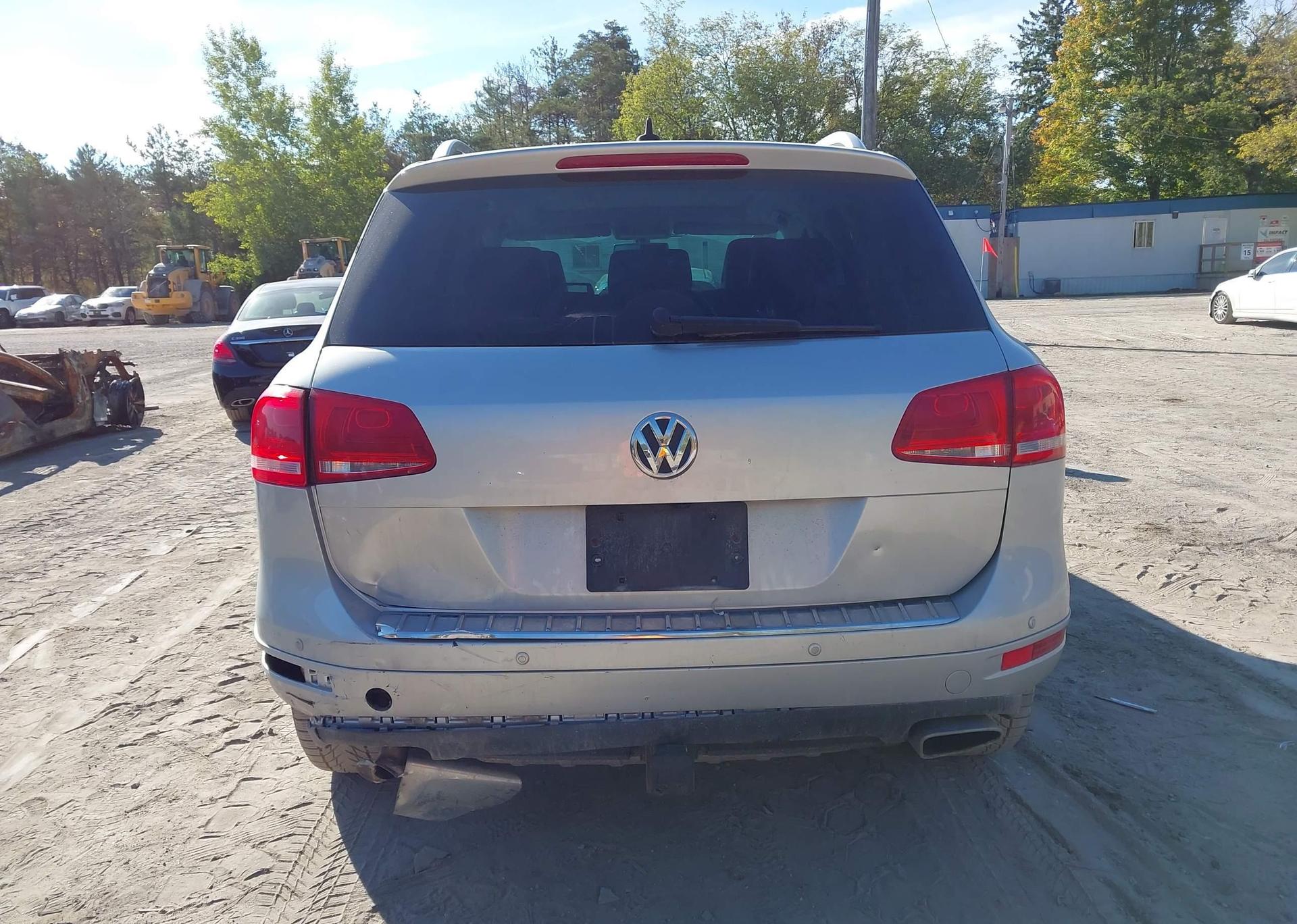 2013 VOLKSWAGEN TOUAREG