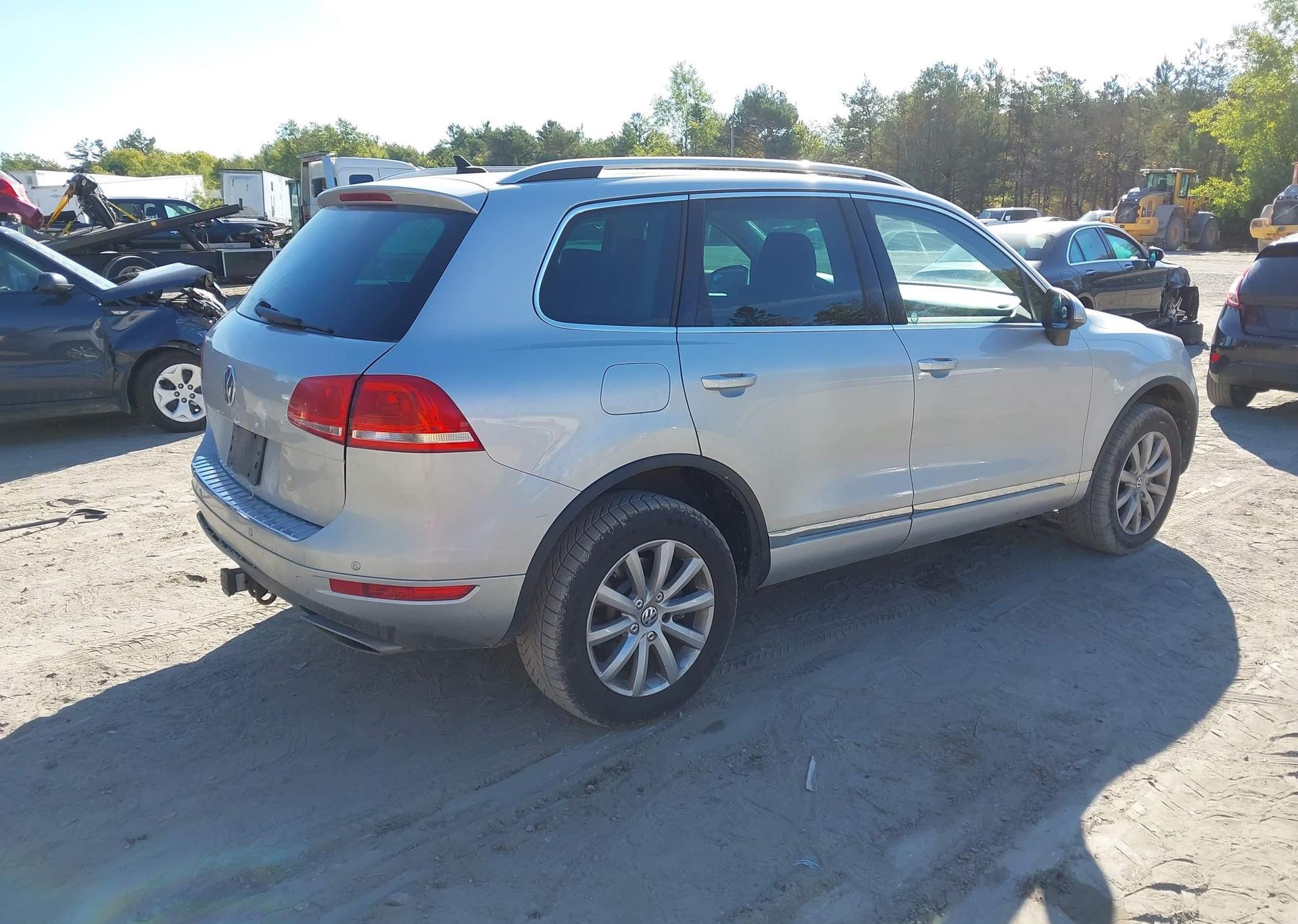 2013 VOLKSWAGEN TOUAREG