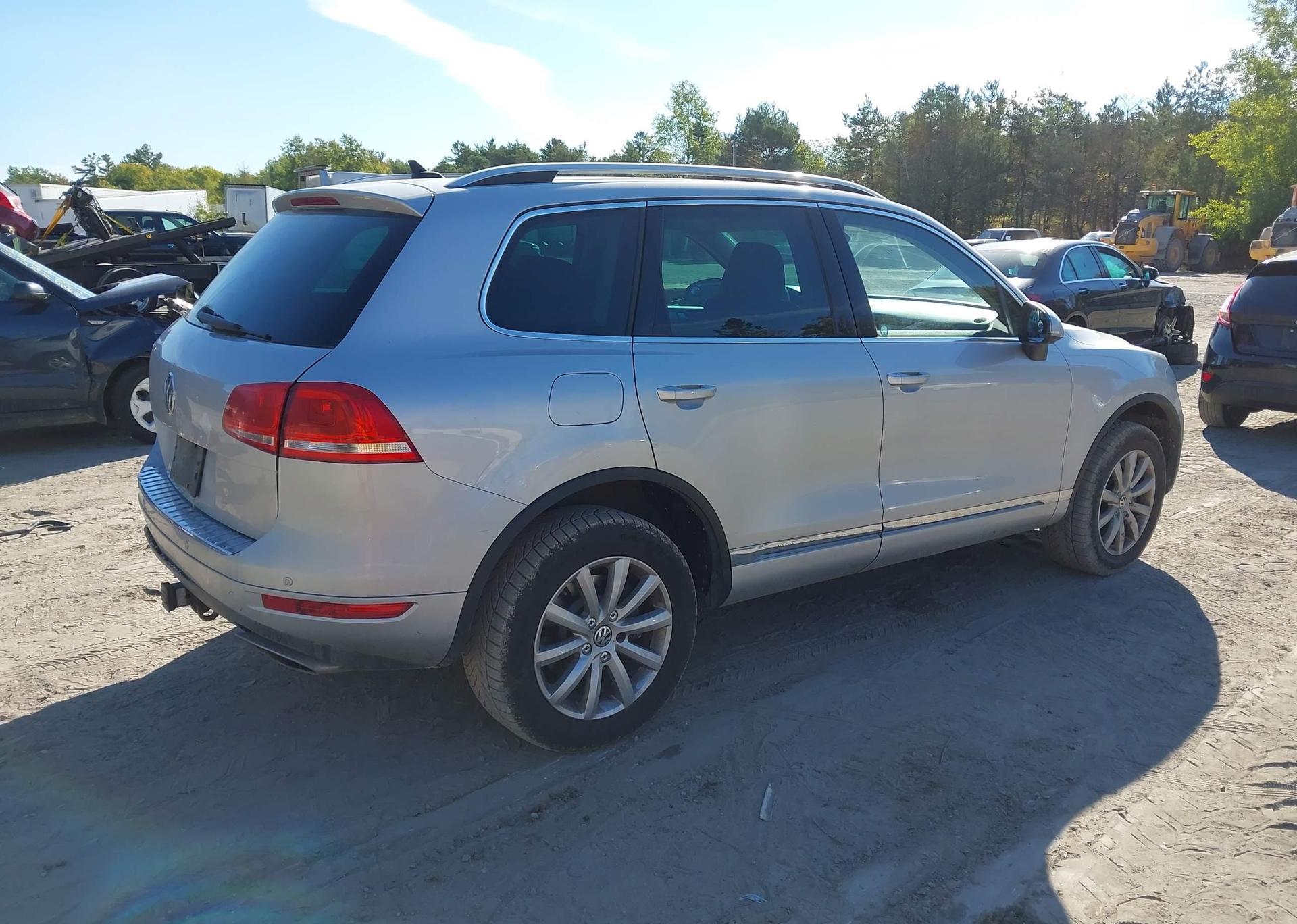 2013 VOLKSWAGEN TOUAREG