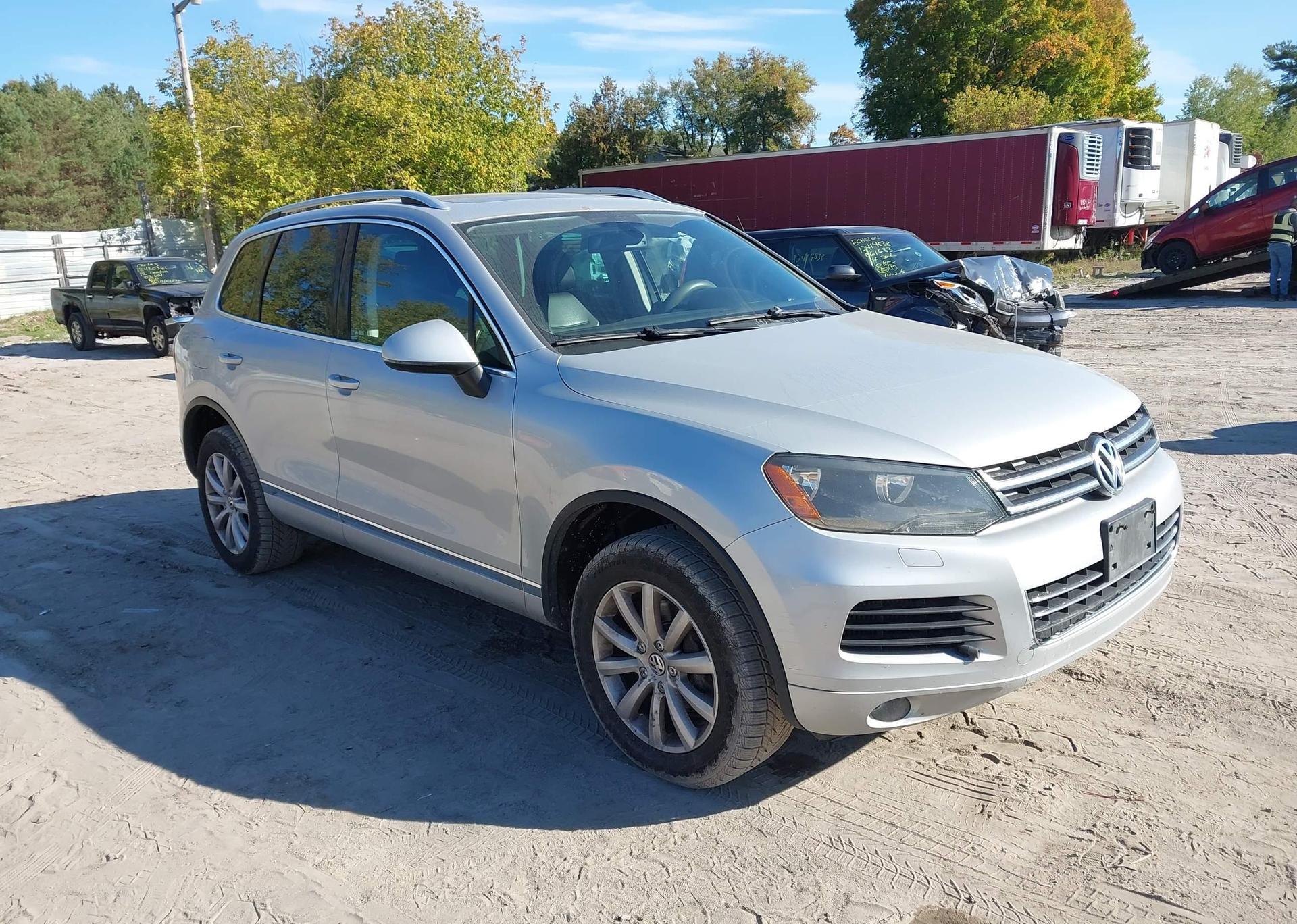 2013 VOLKSWAGEN TOUAREG