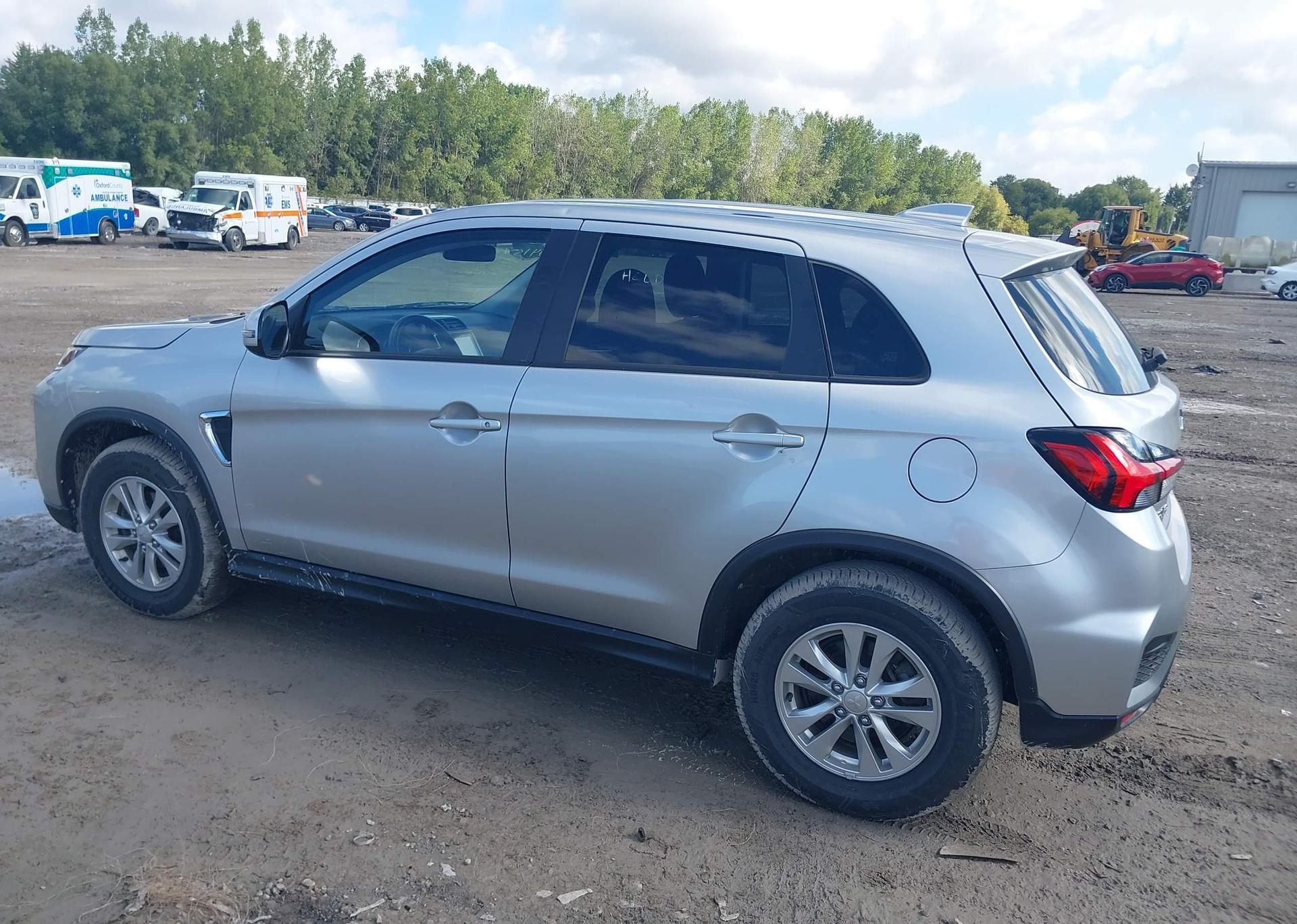 2024 MITSUBISHI RVR SE
