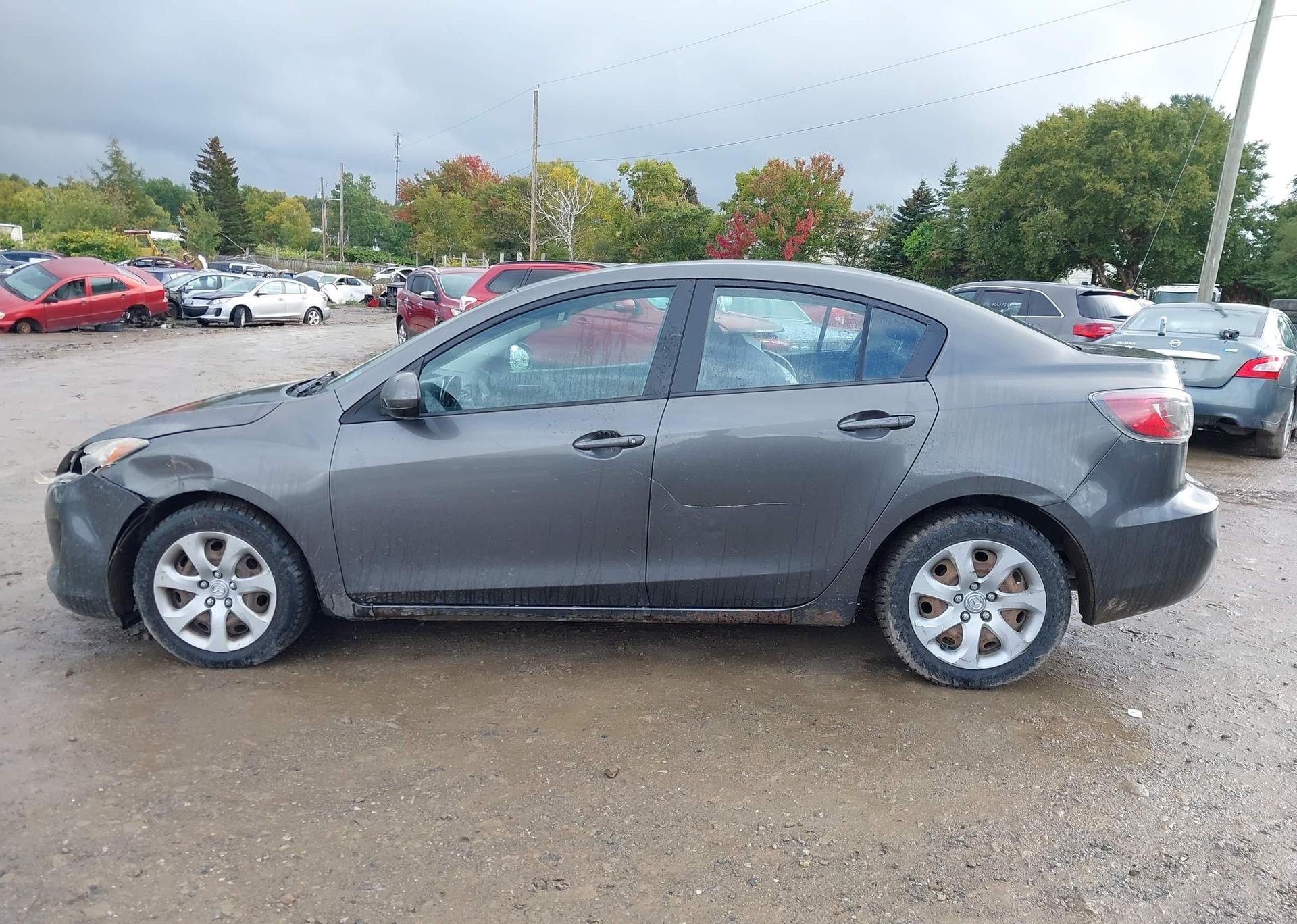 2013 MAZDA 3 I