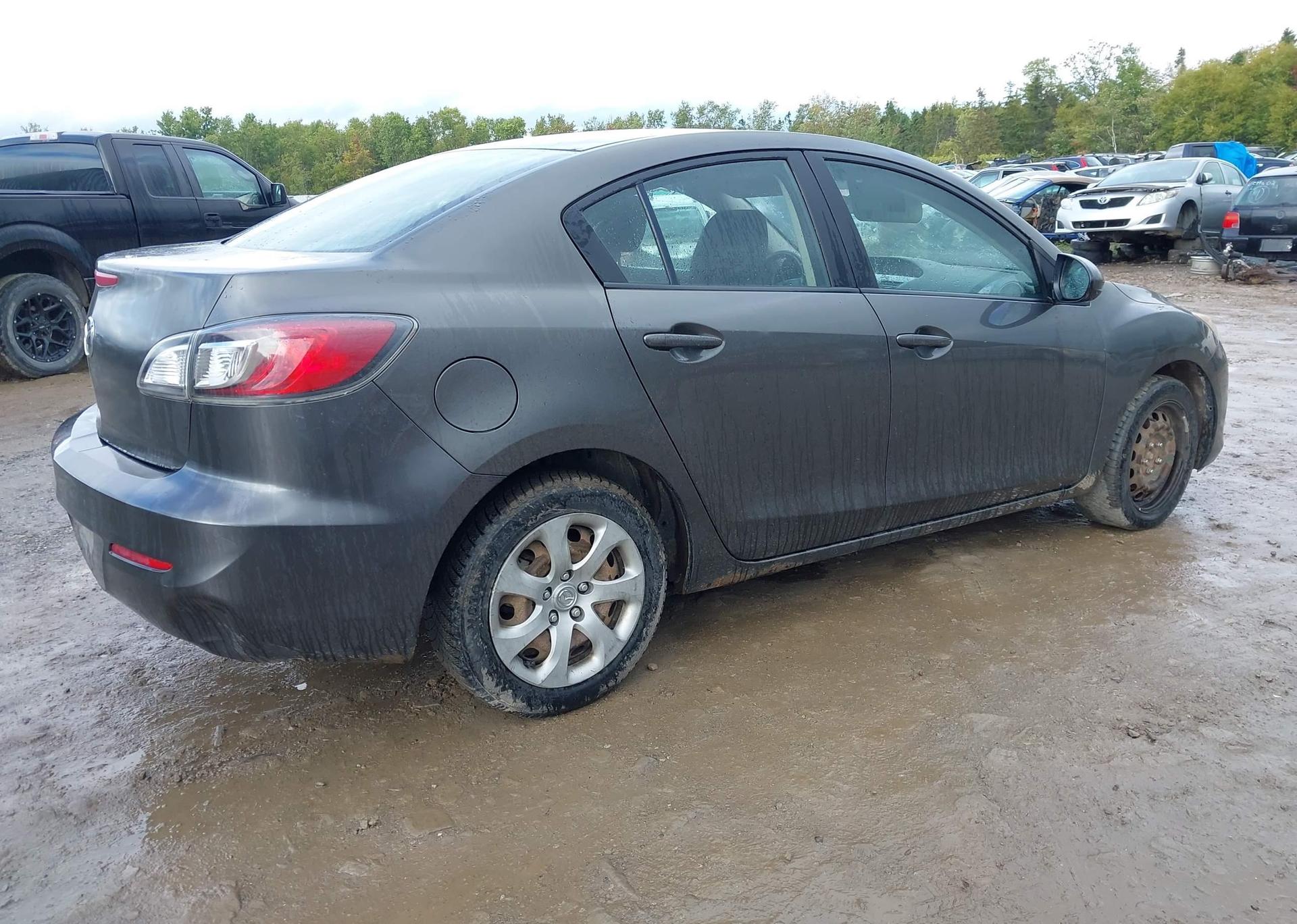 2013 MAZDA 3 I