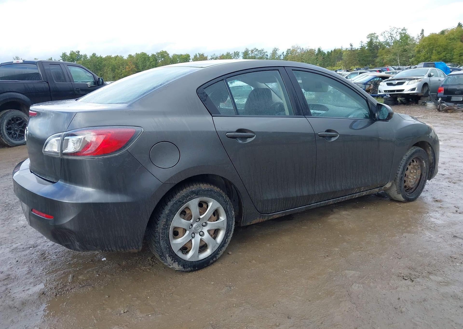 2013 MAZDA 3 I