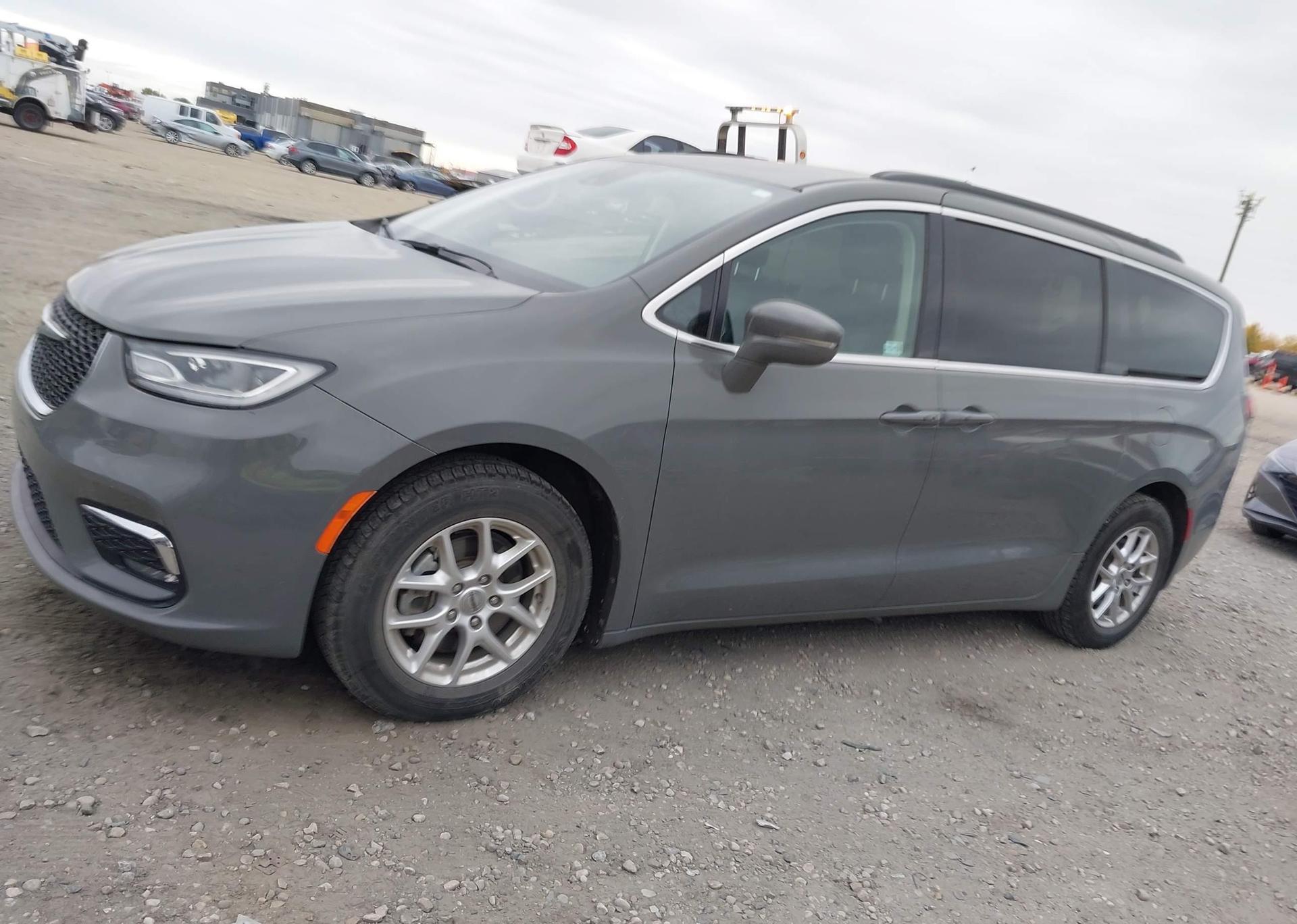 2022 CHRYSLER PACIFICA TOURING-L