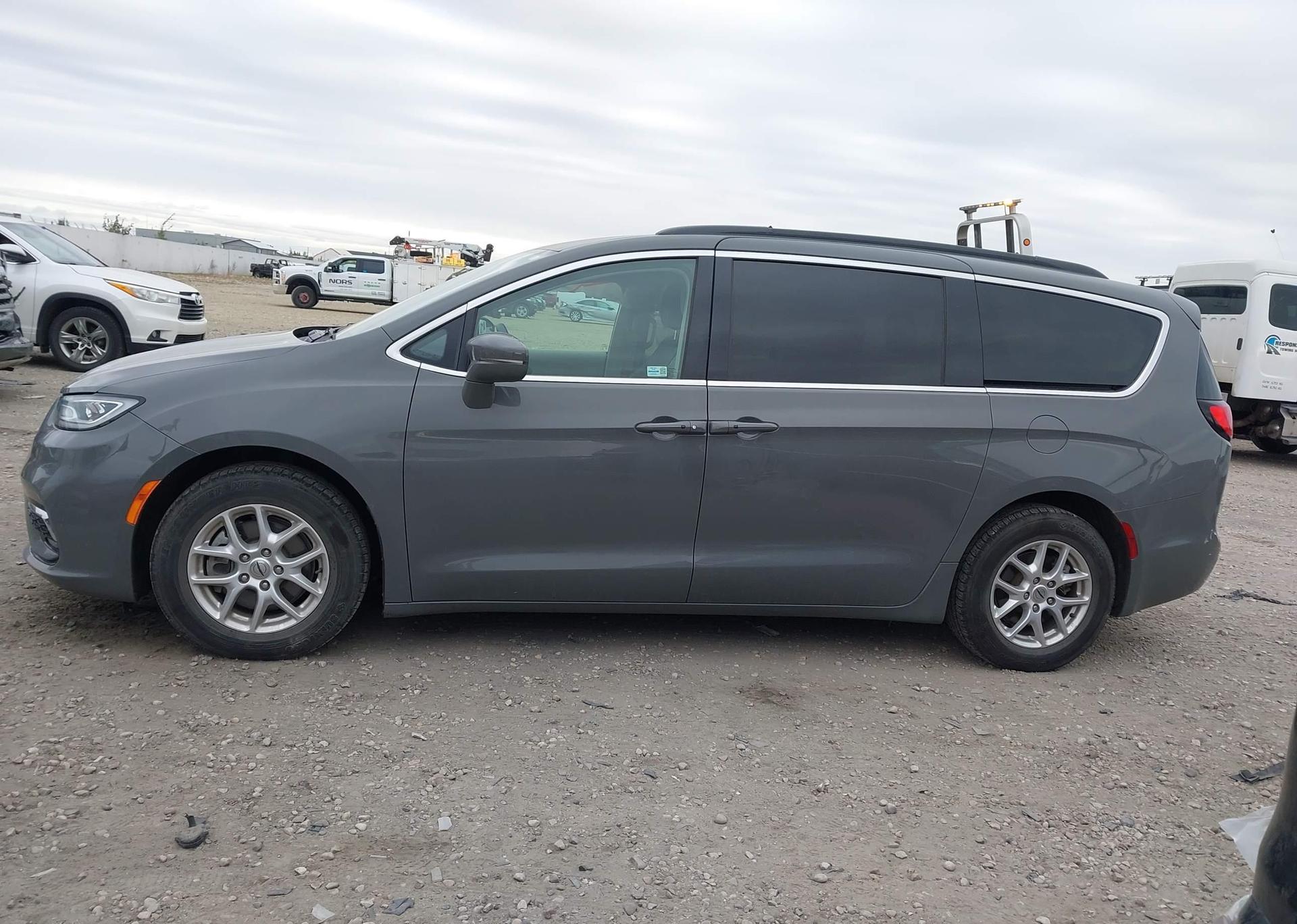 2022 CHRYSLER PACIFICA TOURING-L