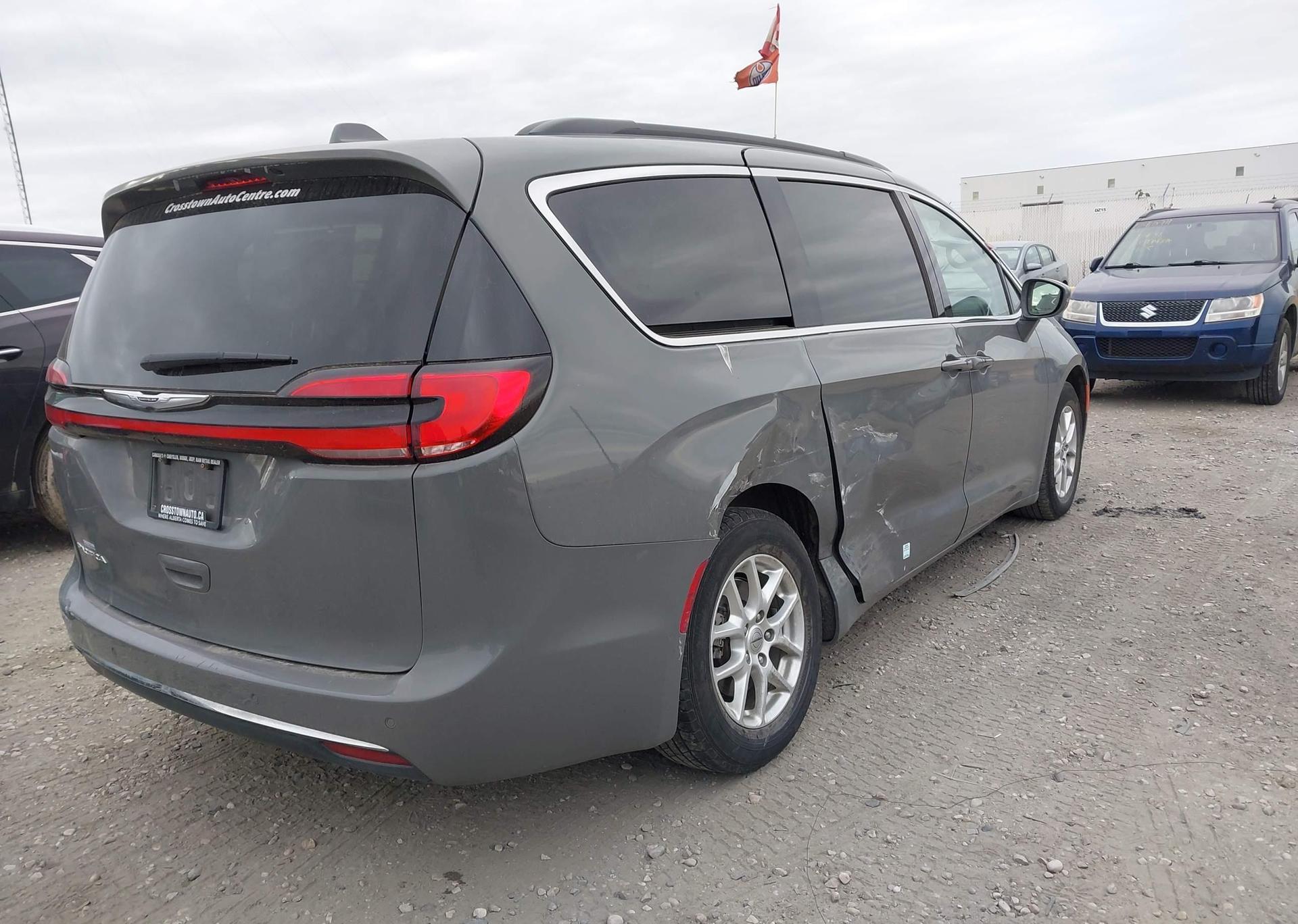 2022 CHRYSLER PACIFICA TOURING-L
