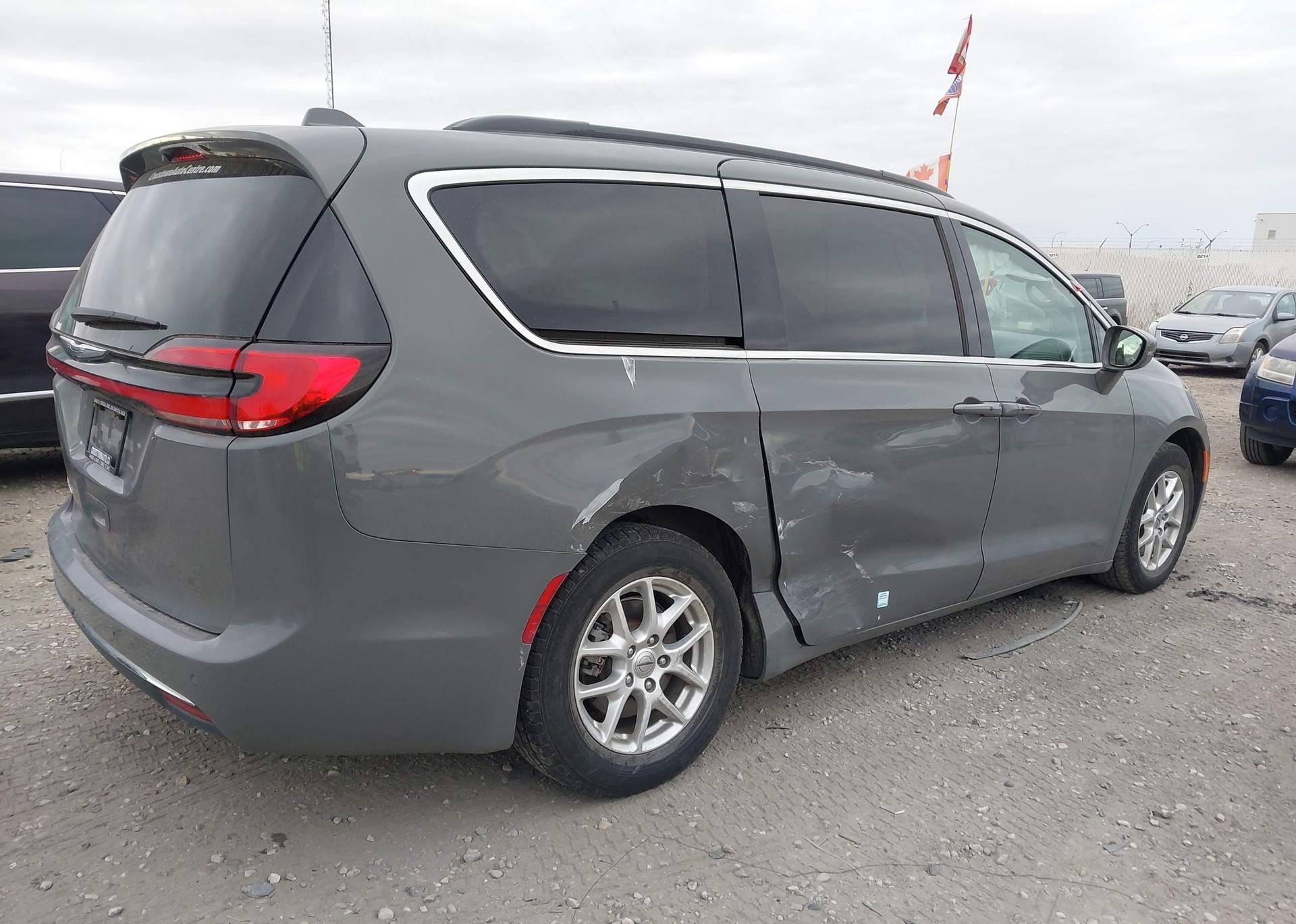2022 CHRYSLER PACIFICA TOURING-L