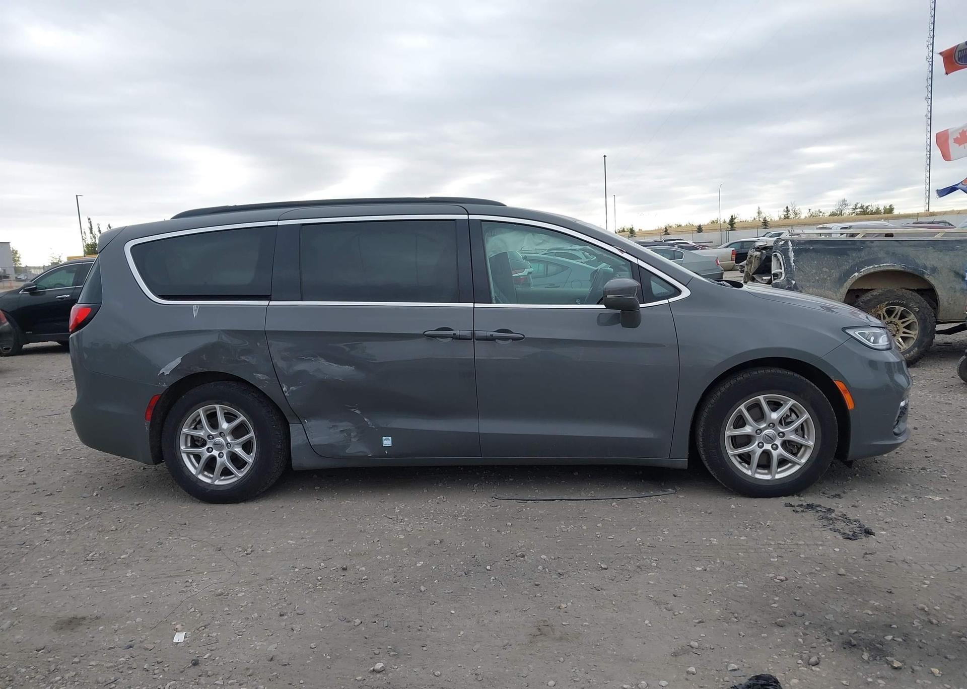 2022 CHRYSLER PACIFICA TOURING-L
