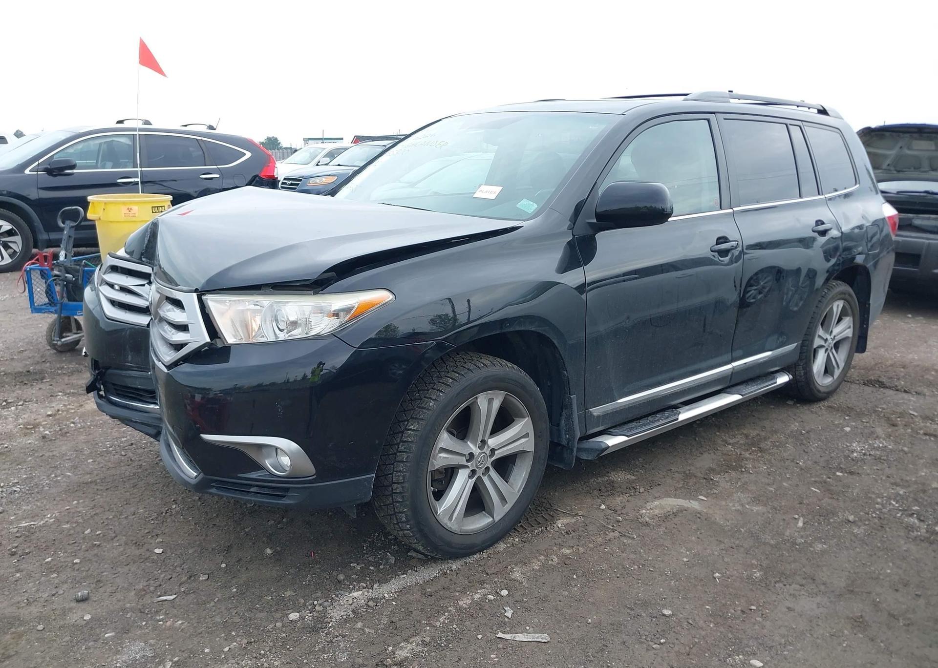 2011 TOYOTA HIGHLANDER SE
