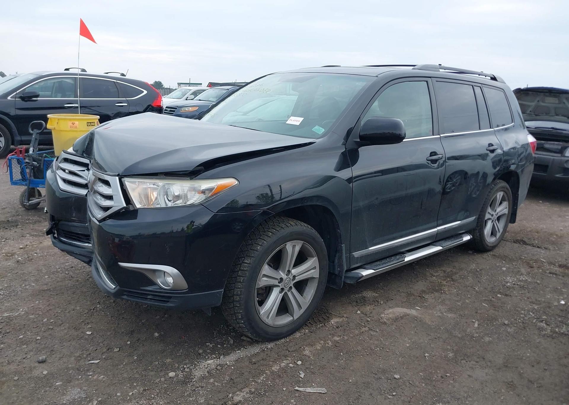 2011 TOYOTA HIGHLANDER SE