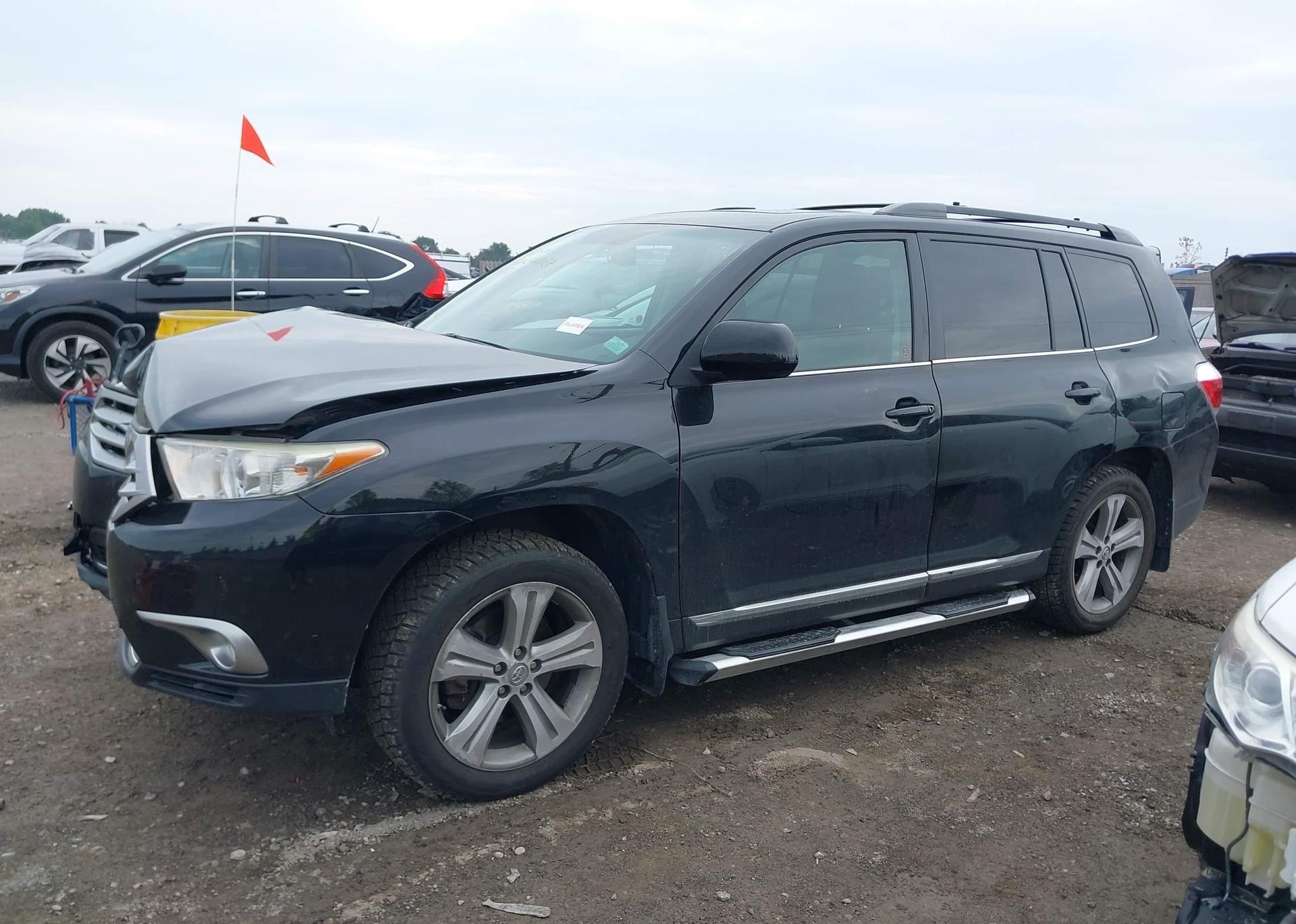 2011 TOYOTA HIGHLANDER SE