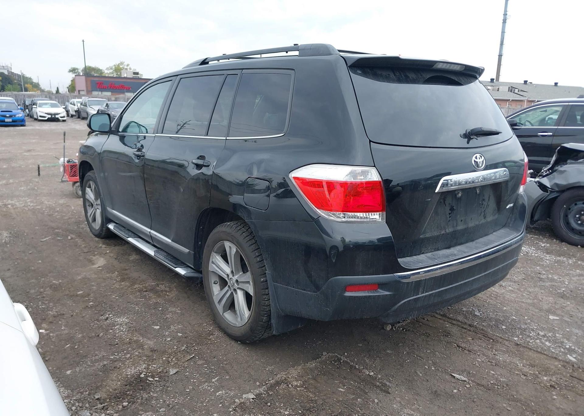 2011 TOYOTA HIGHLANDER SE