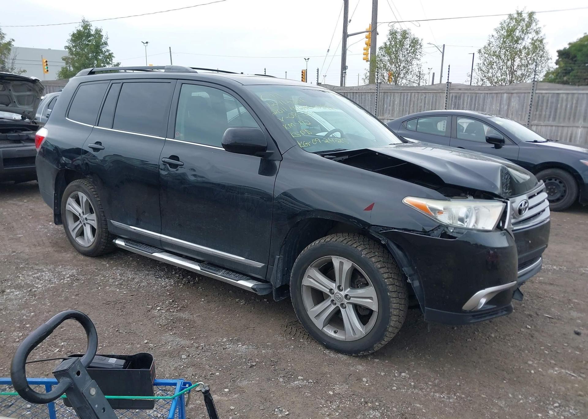 2011 TOYOTA HIGHLANDER SE