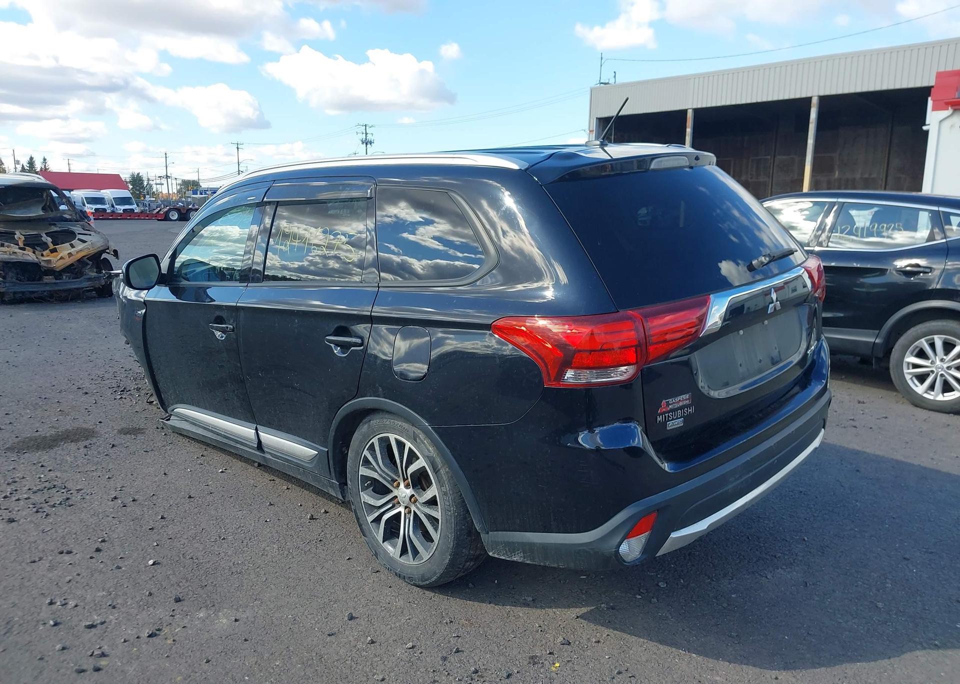 2016 MITSUBISHI OUTLANDER SE