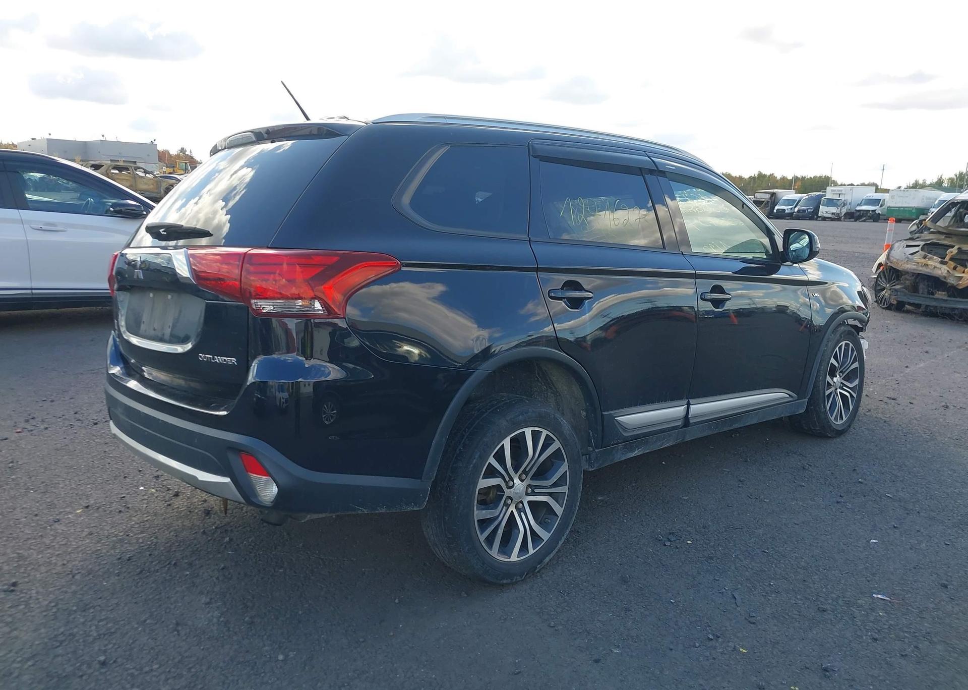 2016 MITSUBISHI OUTLANDER SE