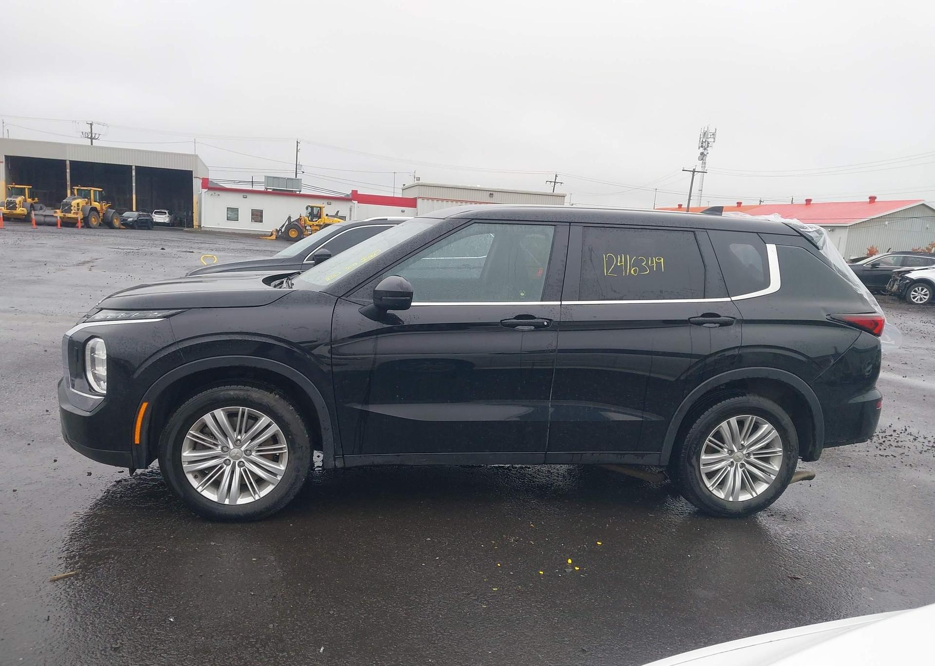 2024 MITSUBISHI OUTLANDER ES
