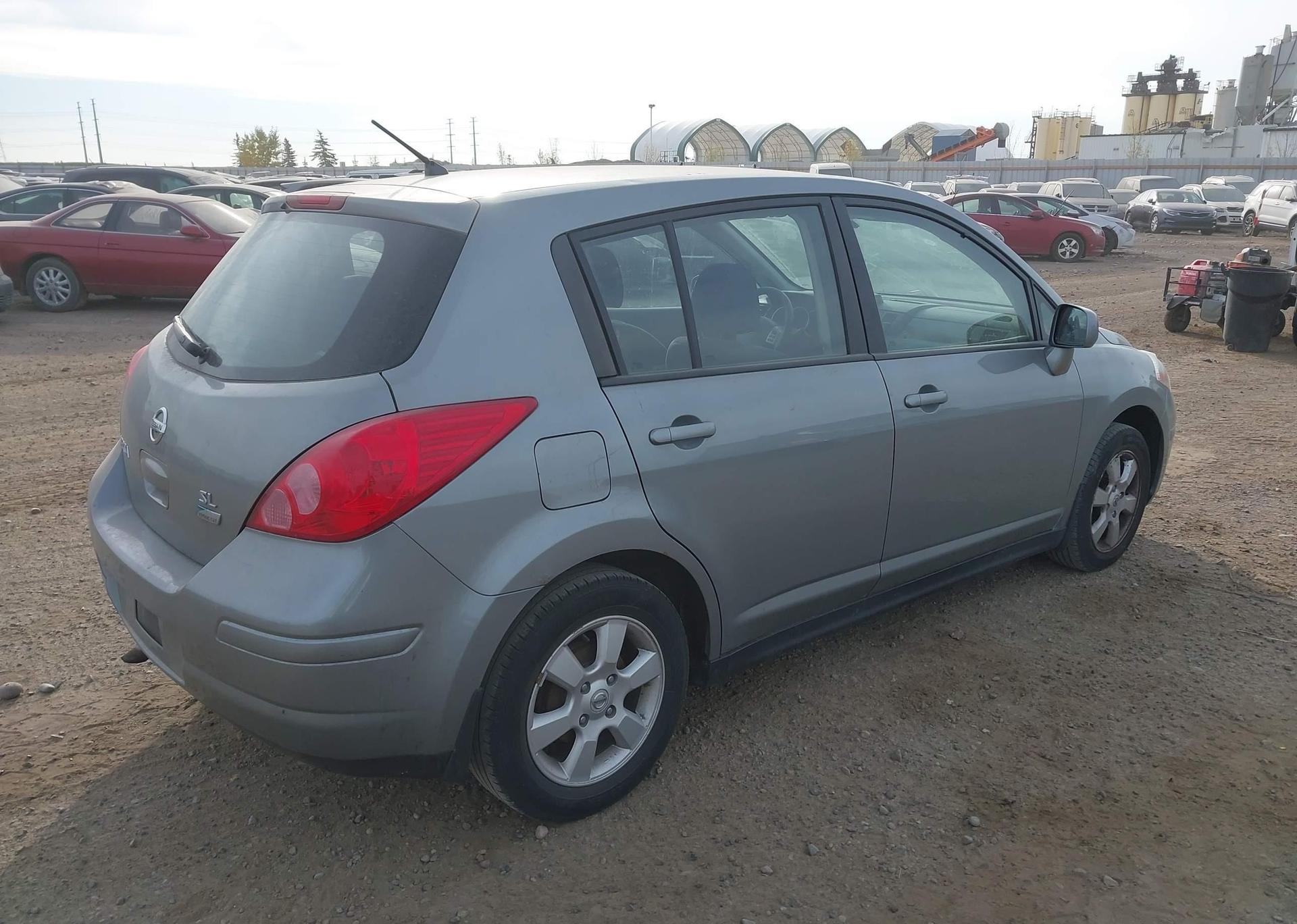 2010 NISSAN VERSA 1.8SL
