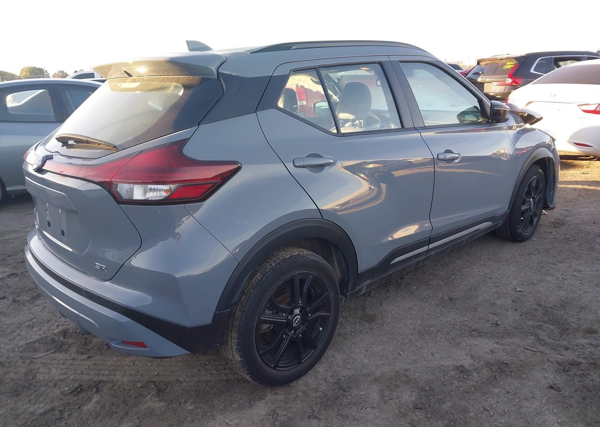 2022 NISSAN KICKS SR