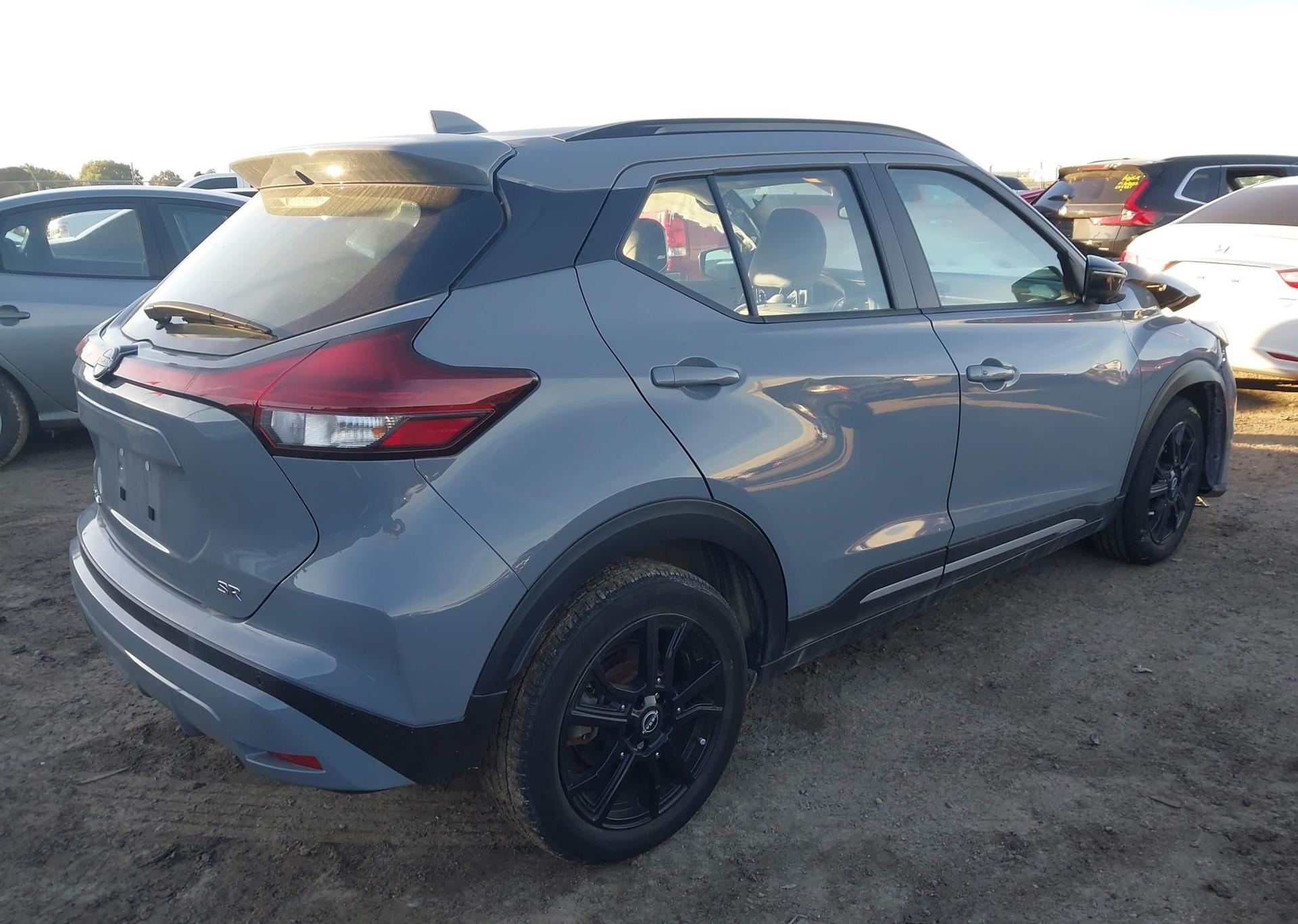 2022 NISSAN KICKS SR