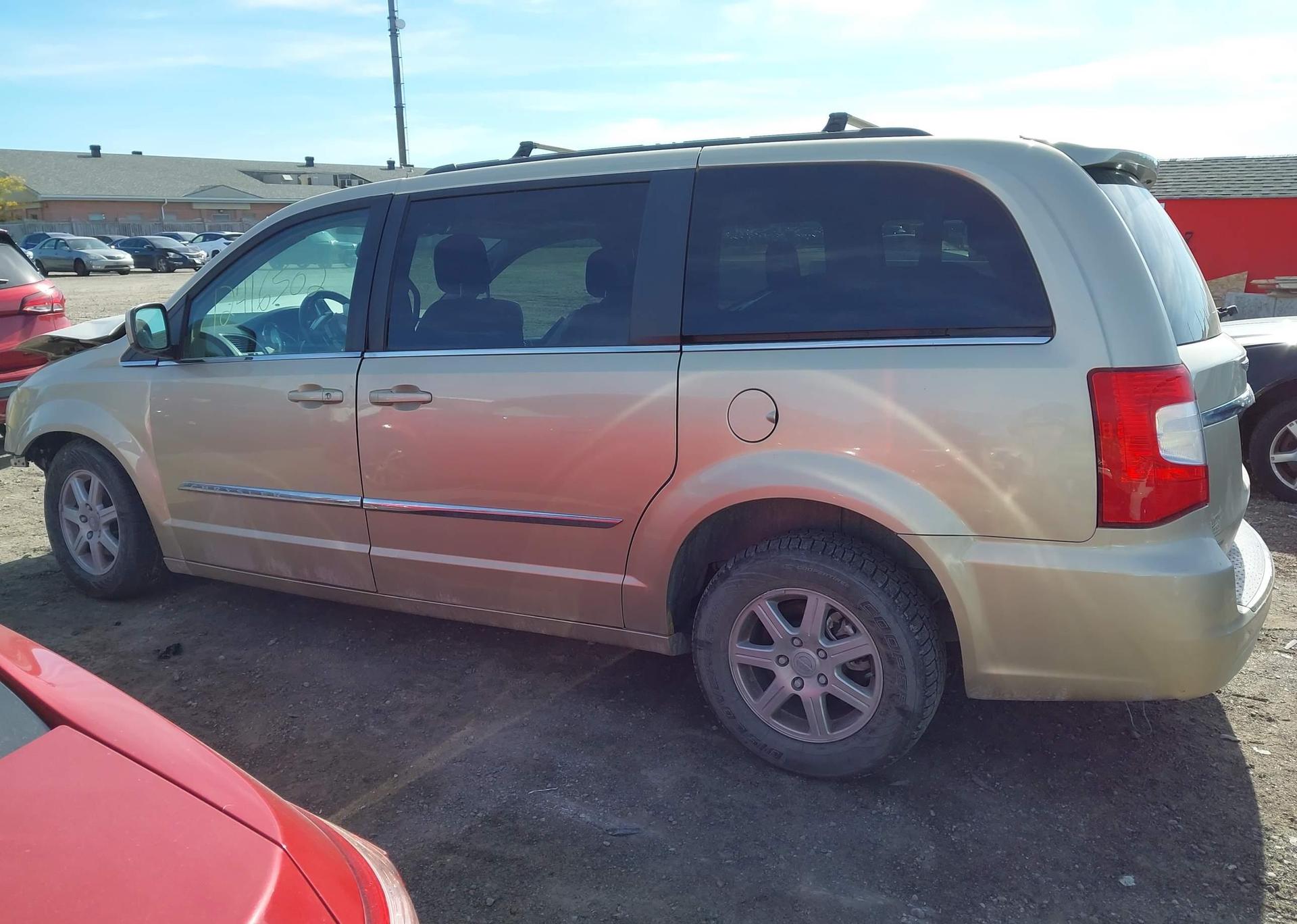 2011 CHRYSLER TOWN & COUNTRY TOURING