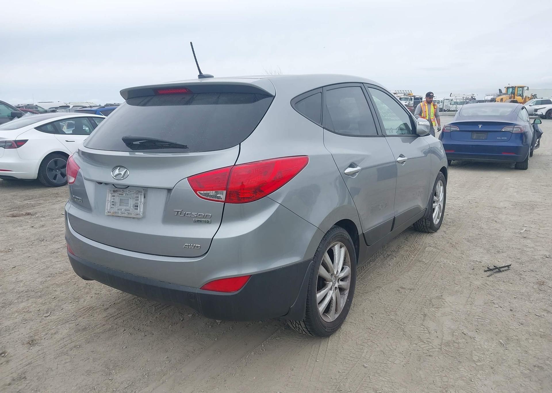2010 HYUNDAI TUCSON LIMITED