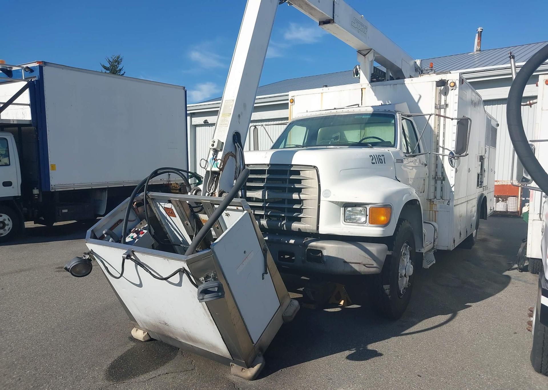 1996 FORD F700