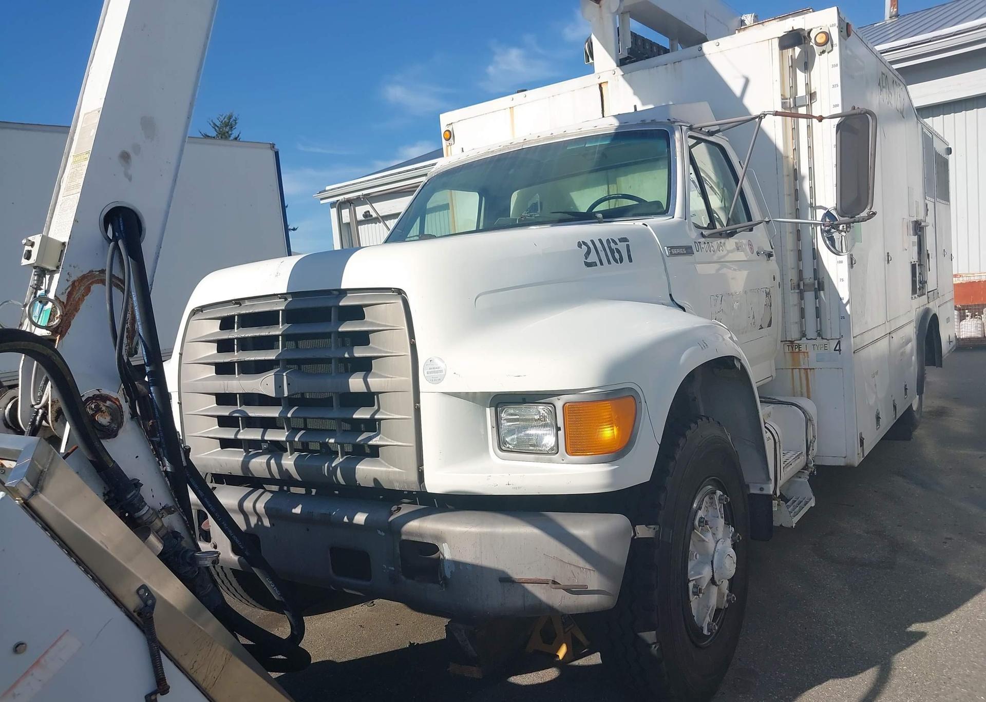 1996 FORD F700