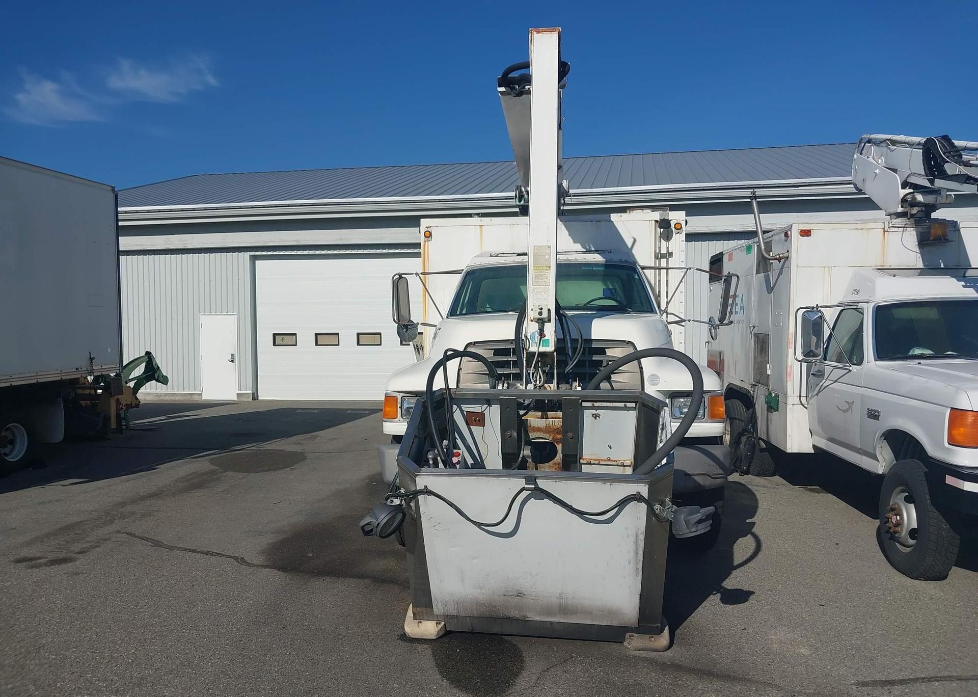 1996 FORD F700