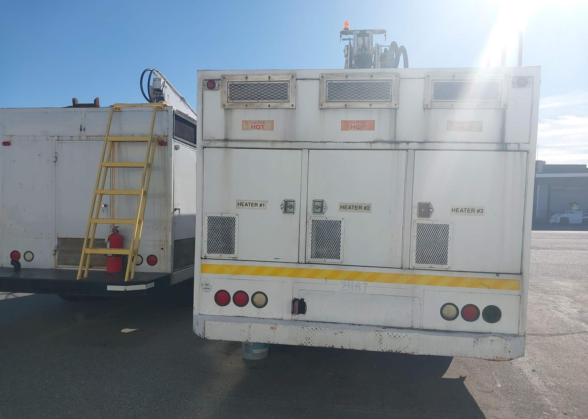 1996 FORD F700
