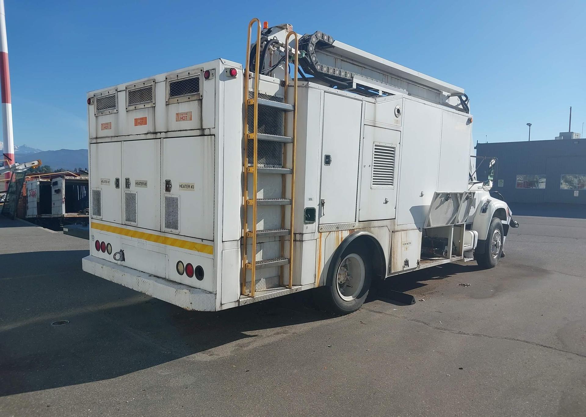 1996 FORD F700