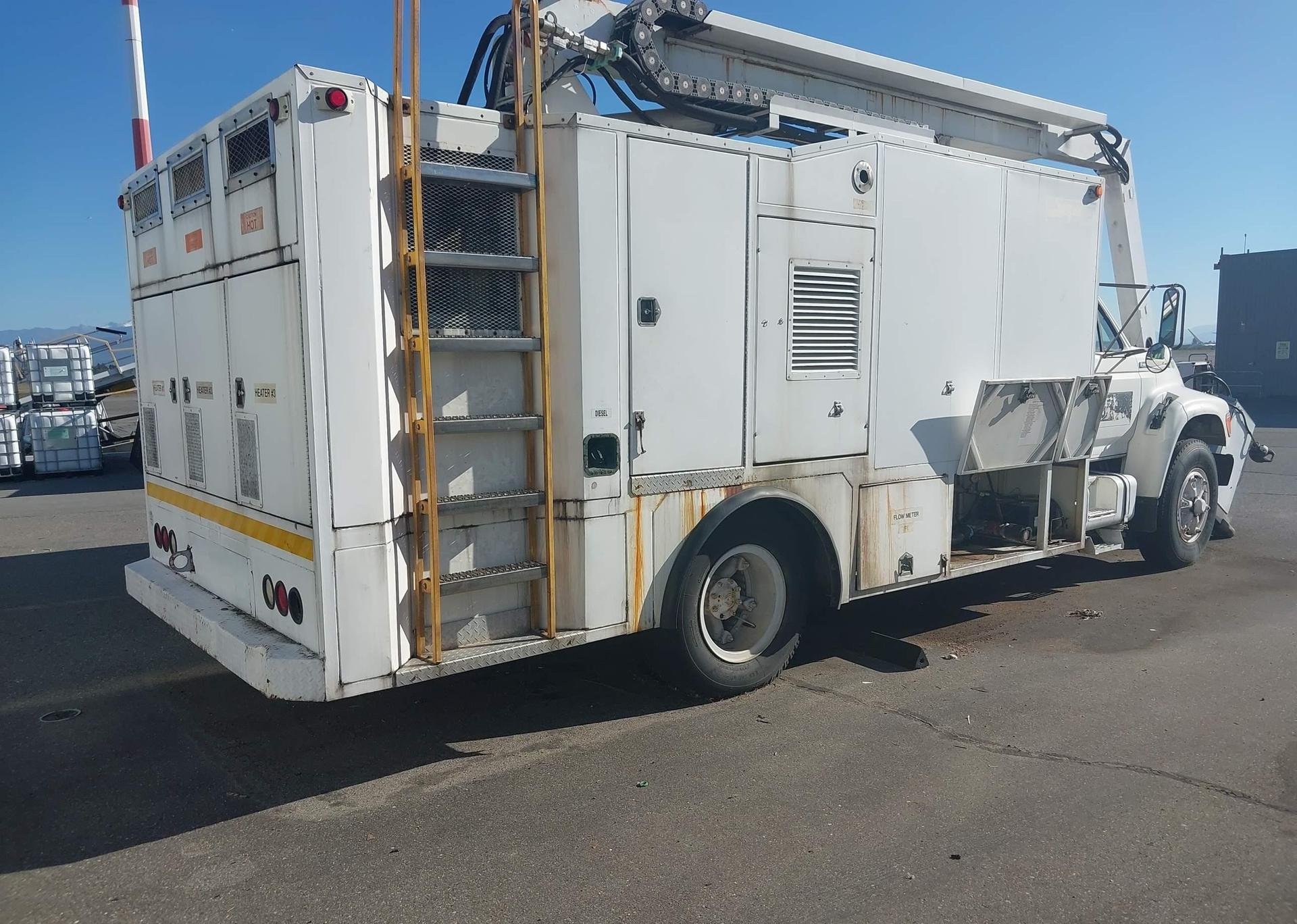 1996 FORD F700
